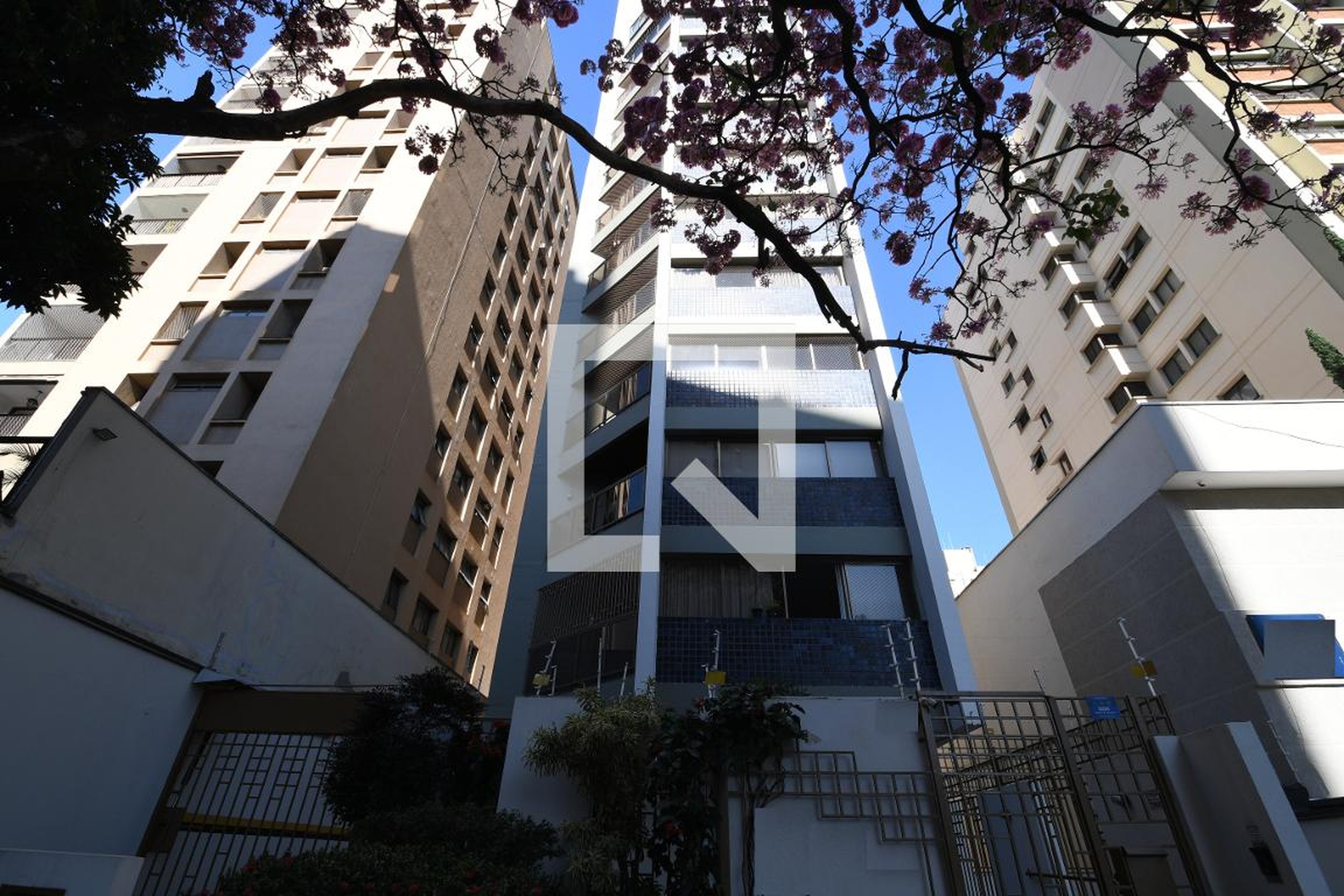 Fachada do Prédio Condomínio em Rua Doutor Guilherme da Silva, 56