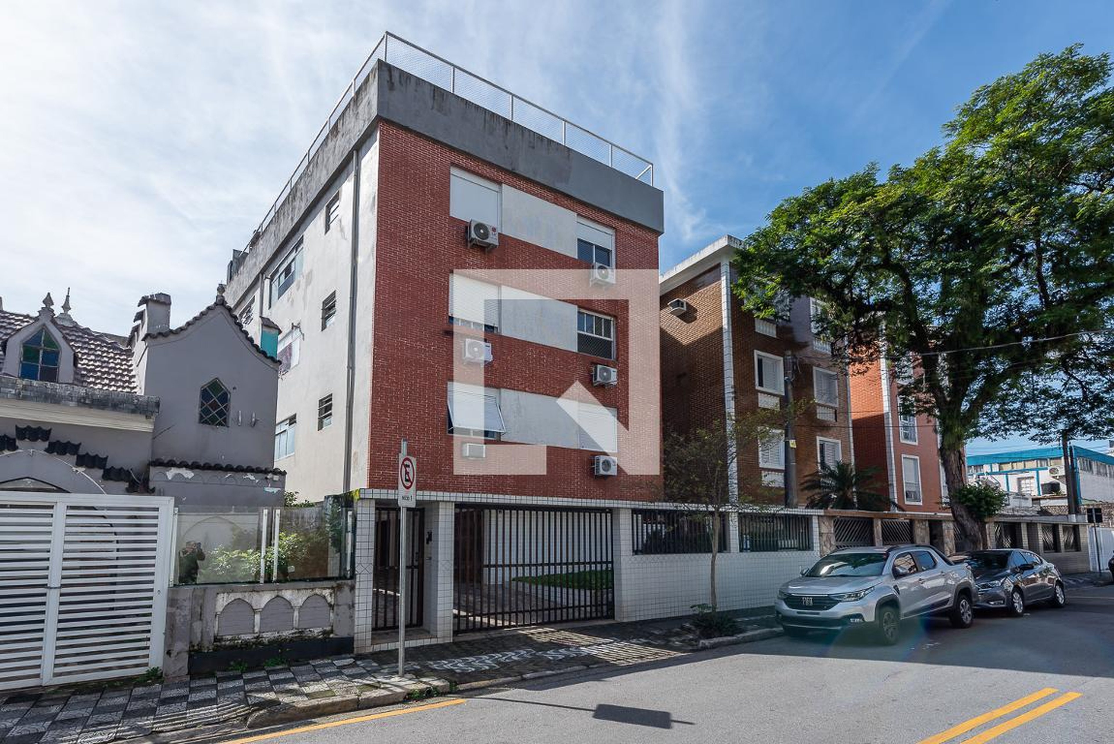 Fachada Condomínio em Rua Francisca Faria, 111