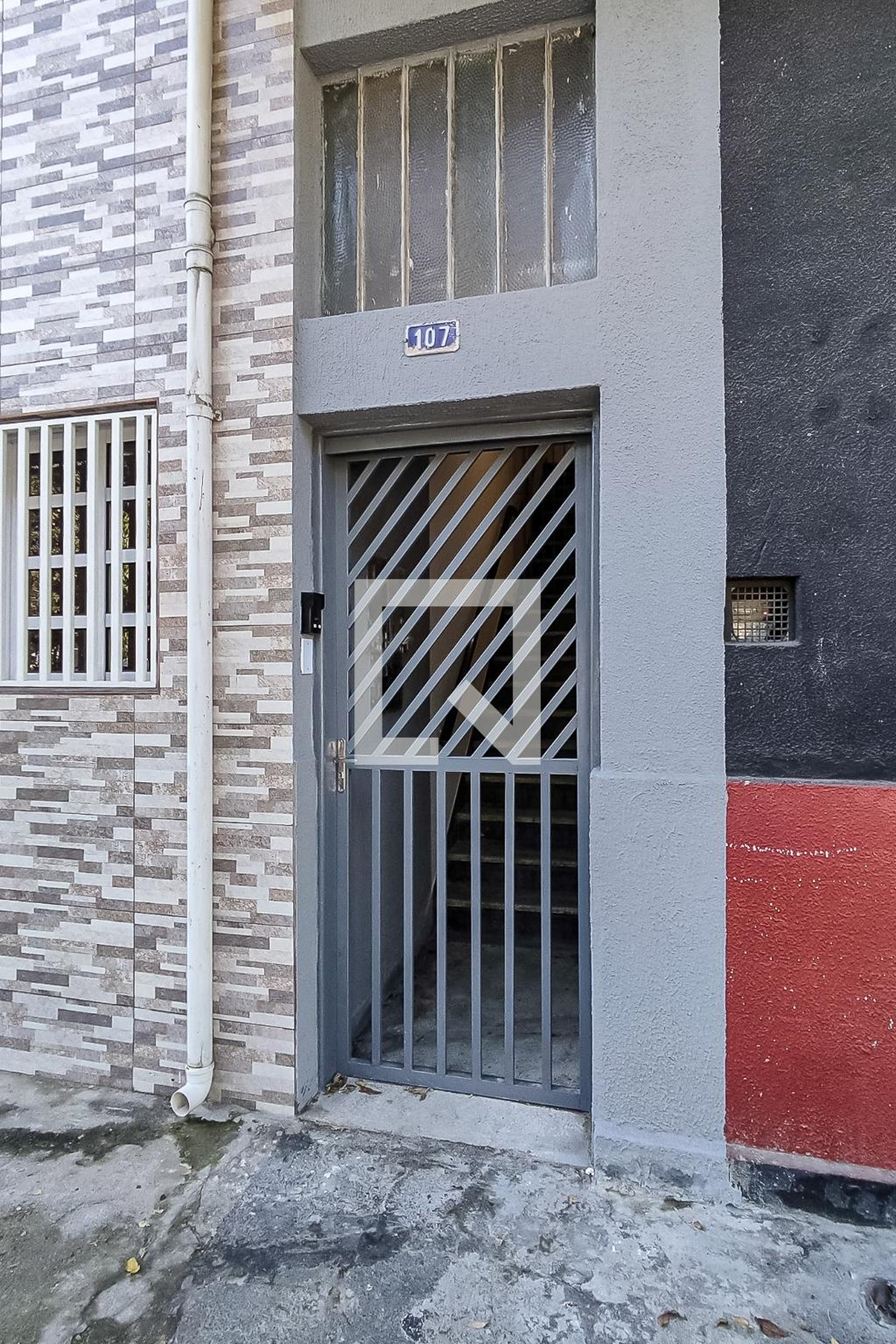 Fachada Condomínio em Rua Edmundo Carvalho, 107