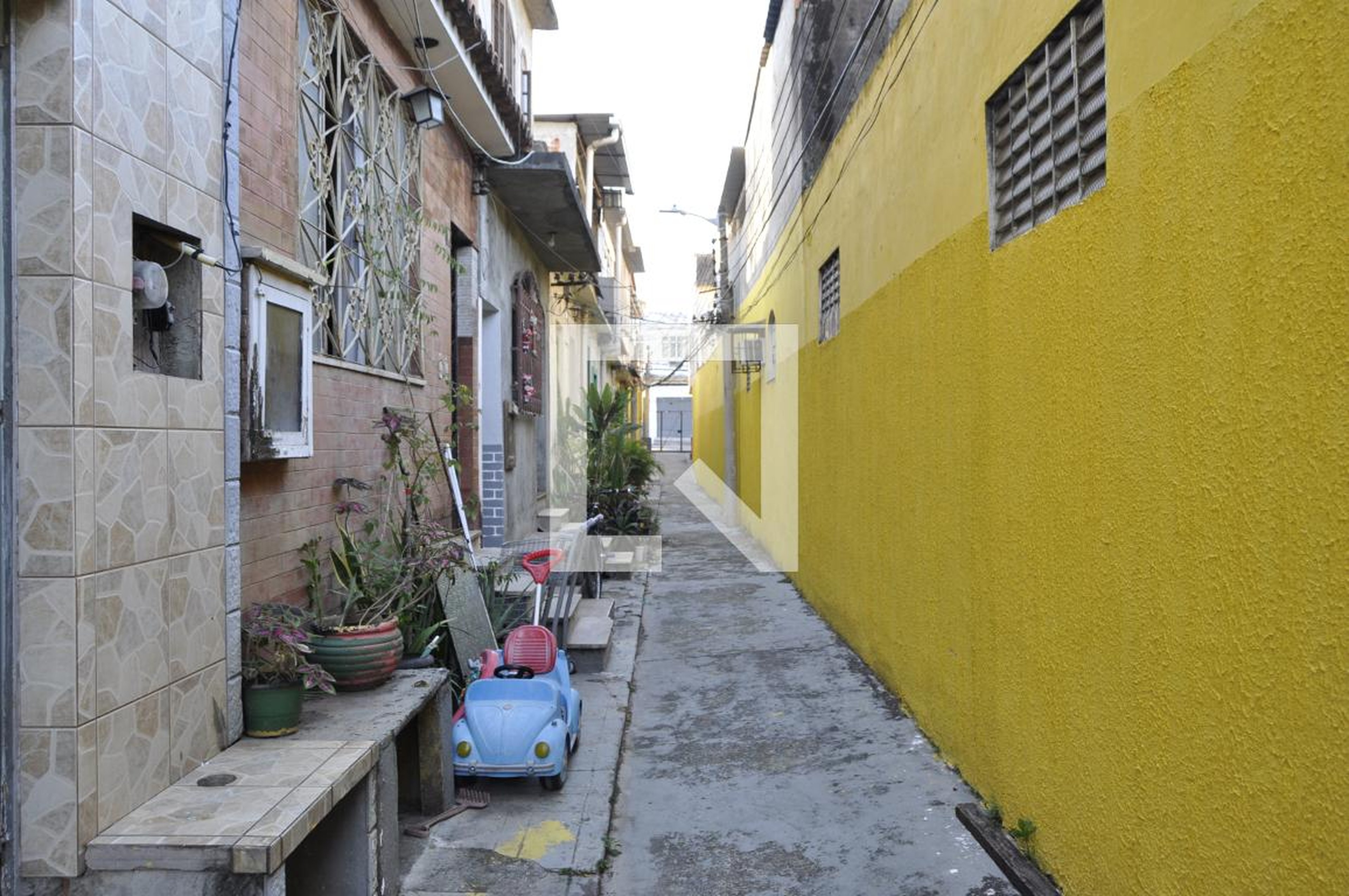 Fachada Condomínio em Rua Manoel Vitorino, 241