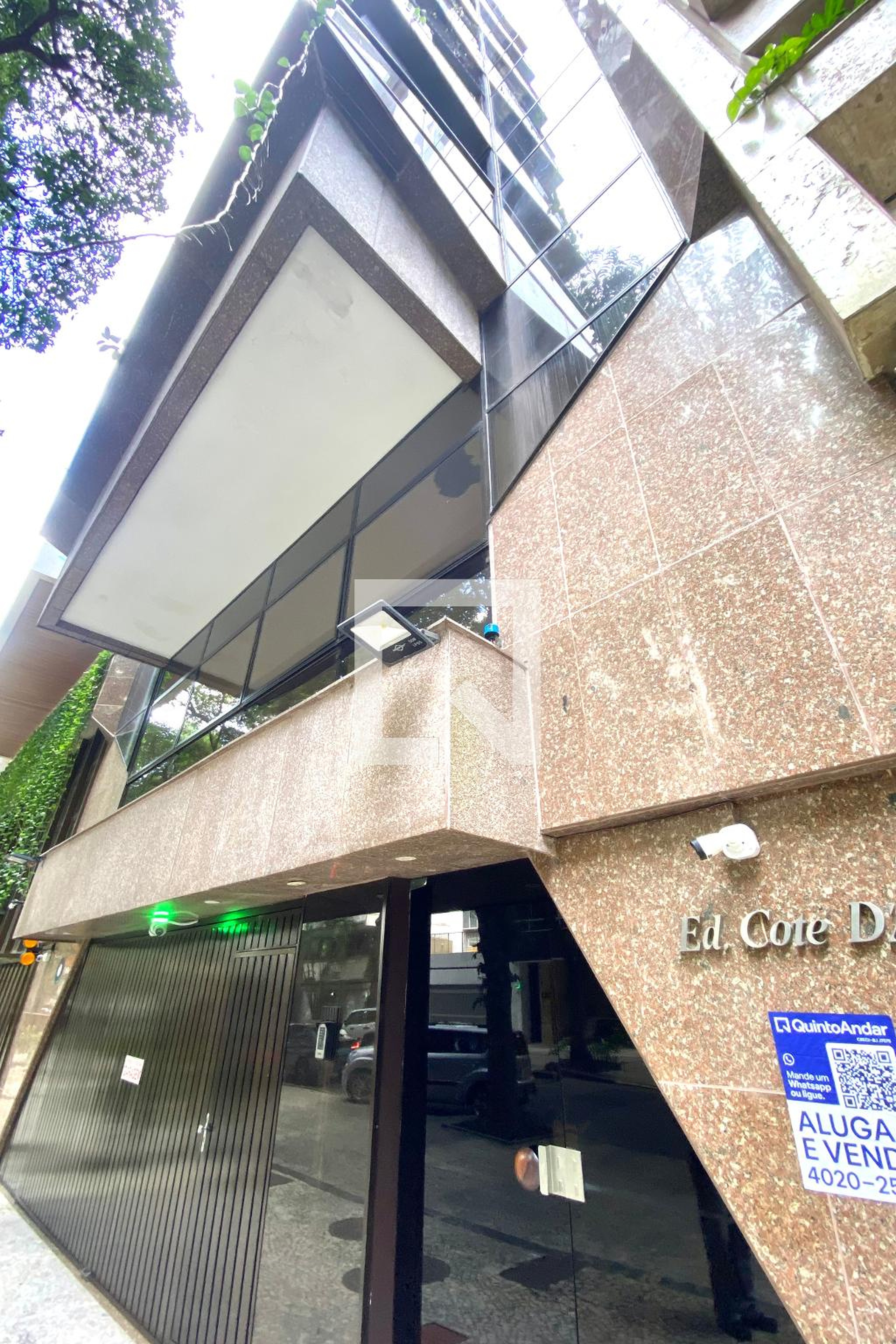 Fachada Condomínio em Rua Nascimento Silva, 262