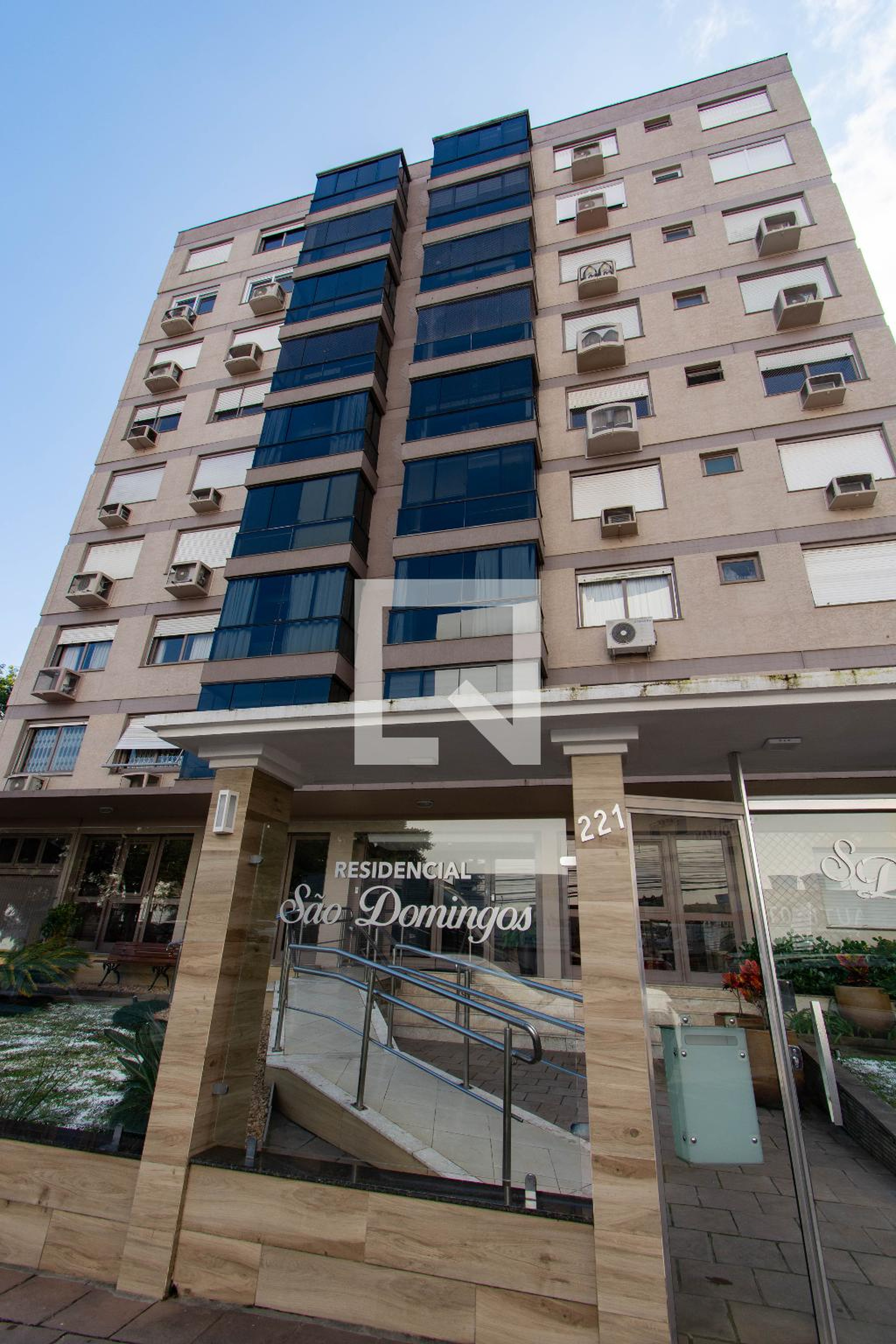 Fachada Condomínio em Rua Domingos Martins, 221
