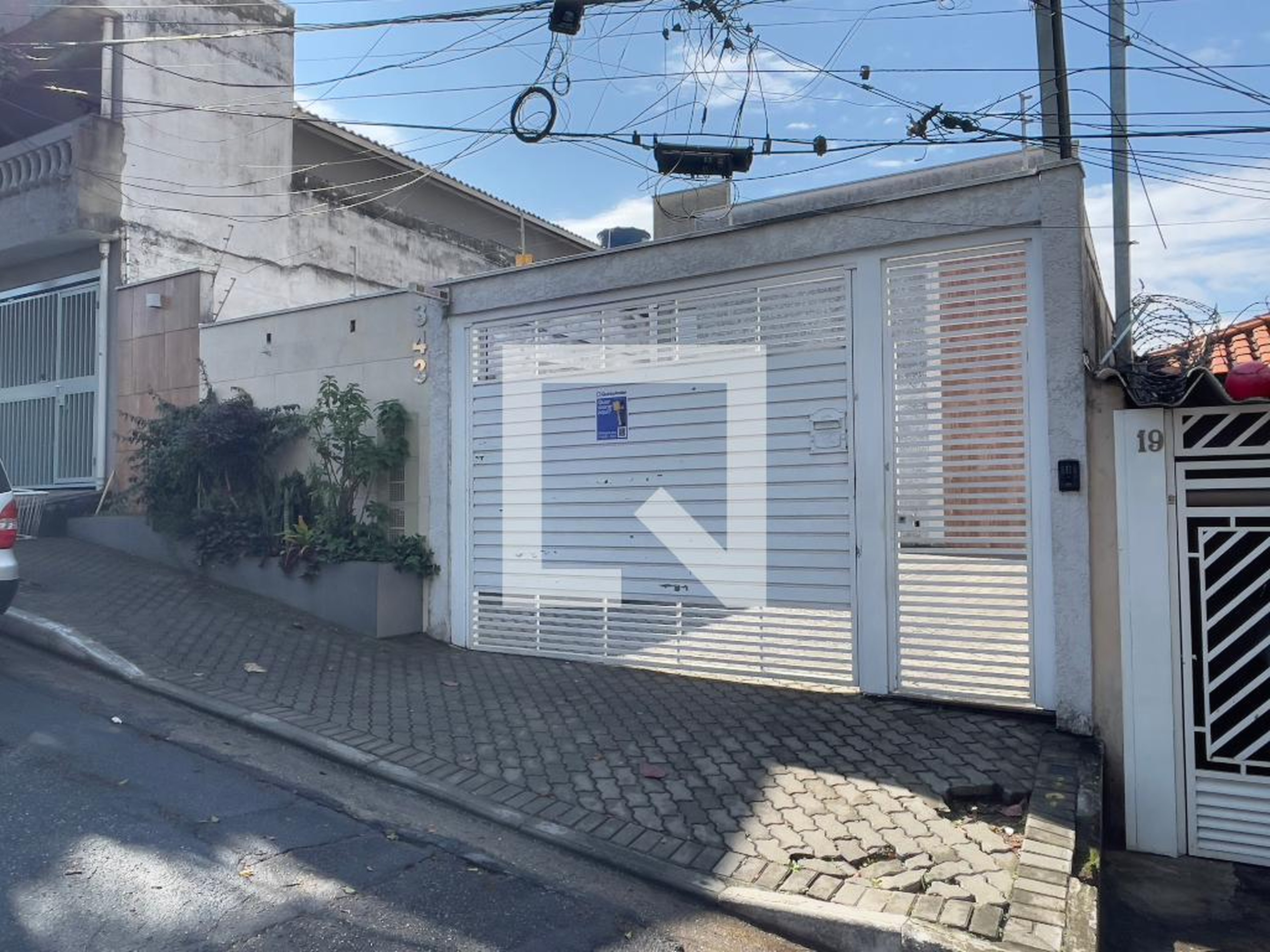 Fachada Condomínio em Rua Guaiquiçá, 343