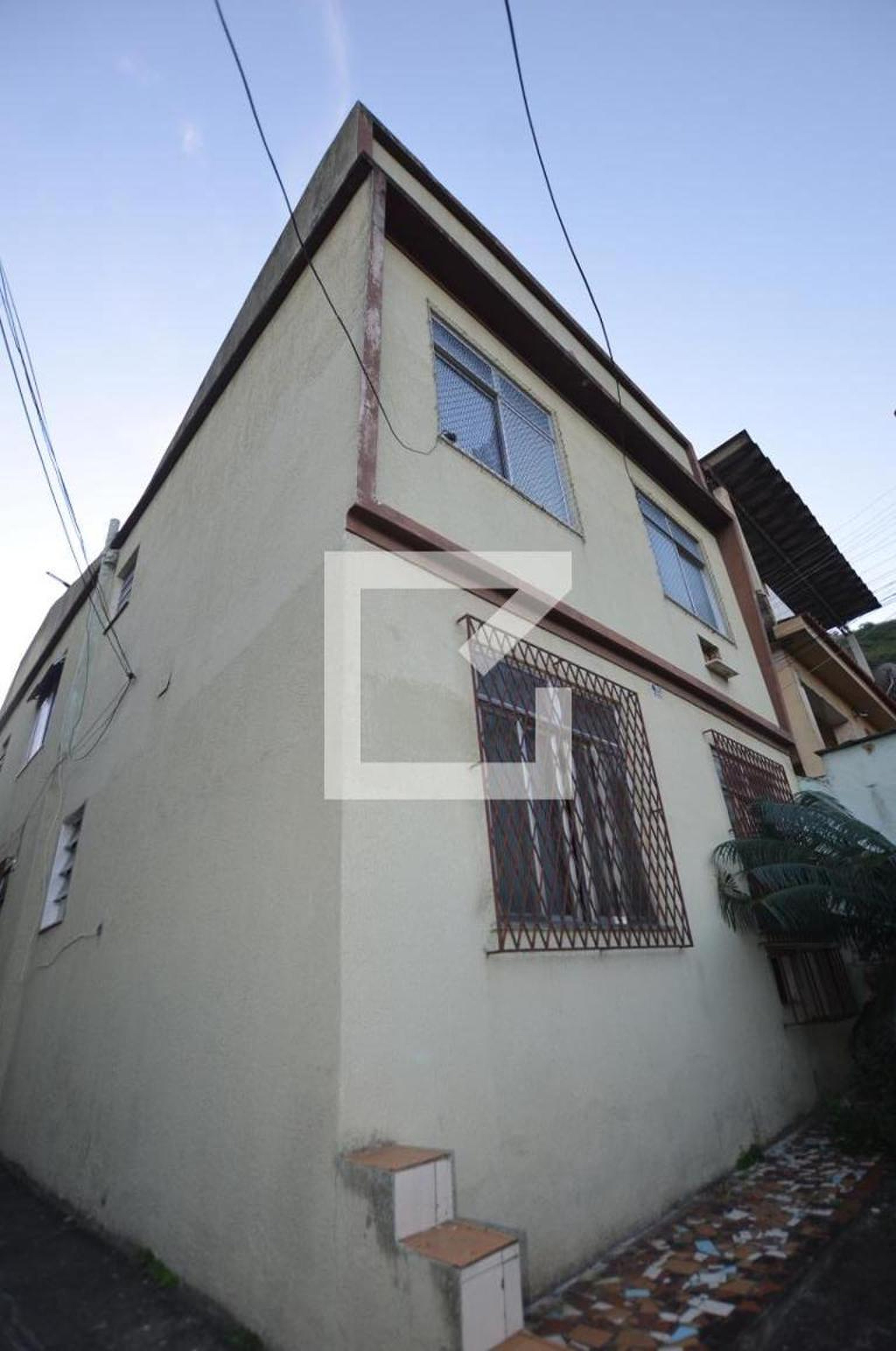 Fachada Condomínio em Rua Américo Vespúcio, 27