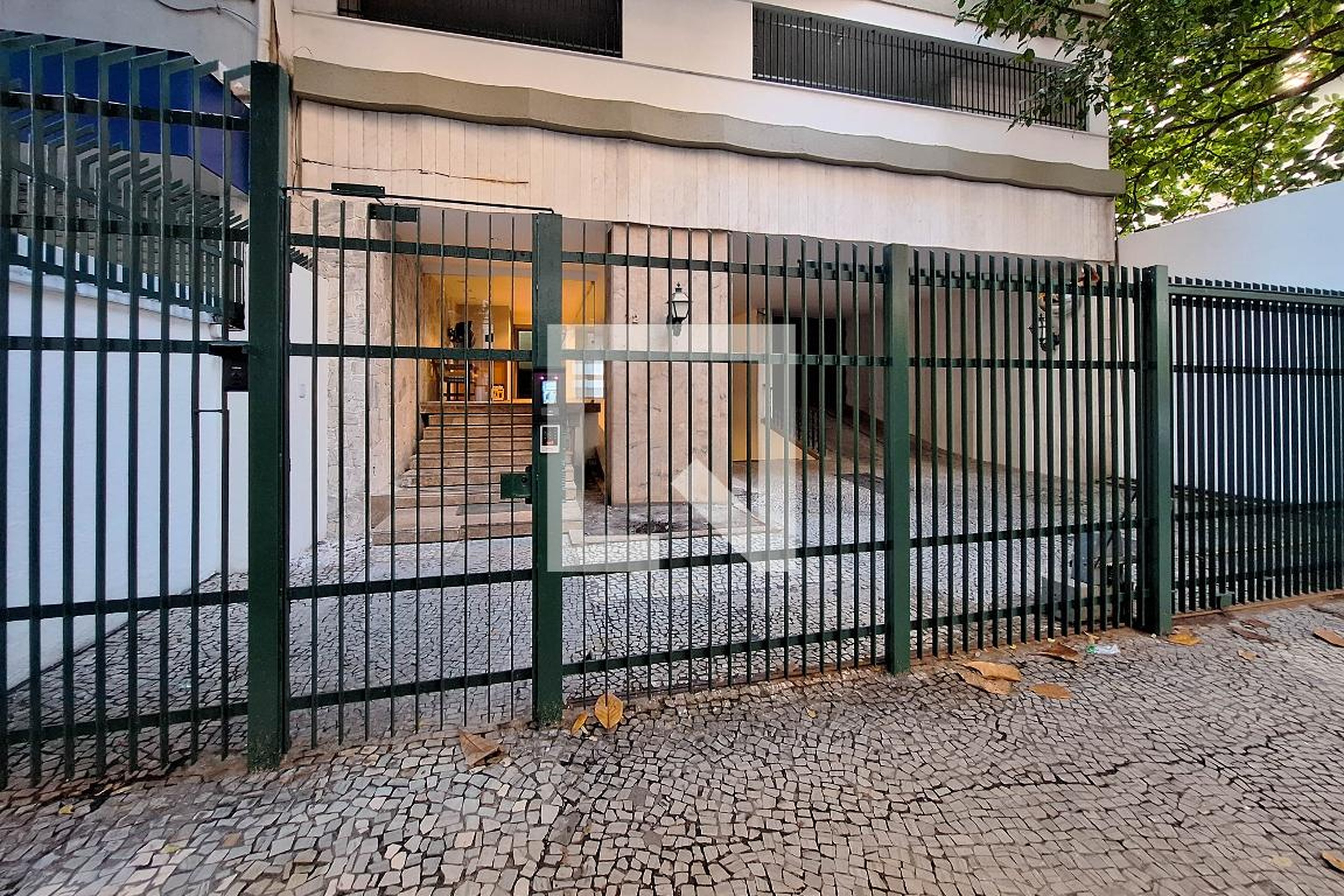 Fachada Condomínio em Rua Presidente Backer, 72