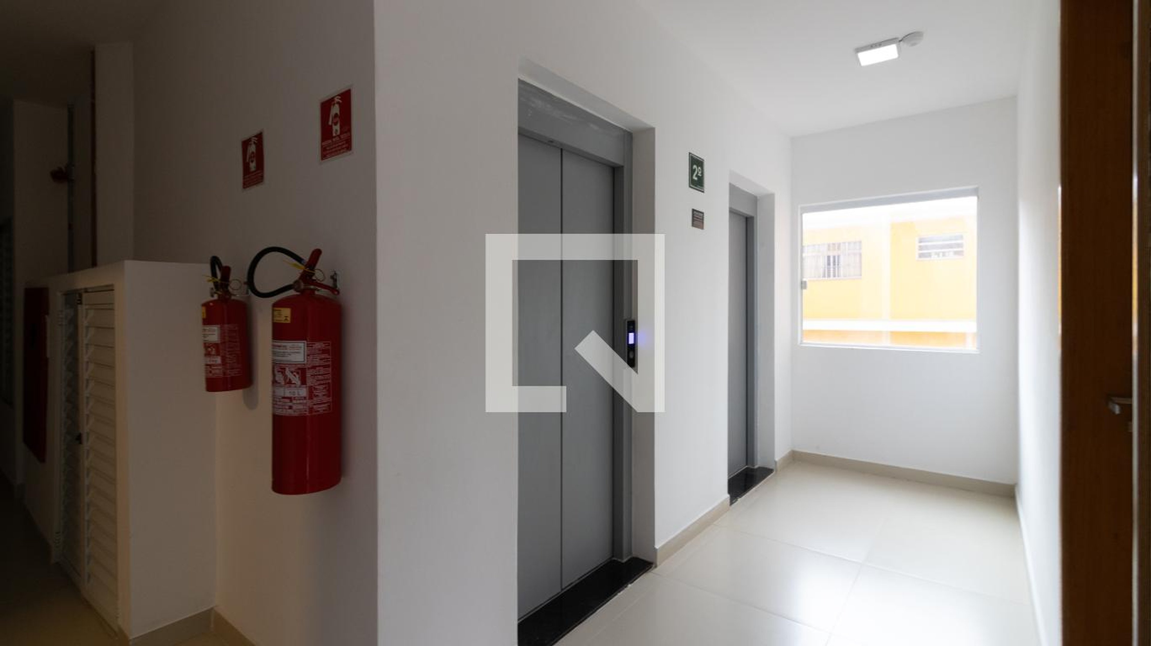 Área comum - Armando Ennio Lona