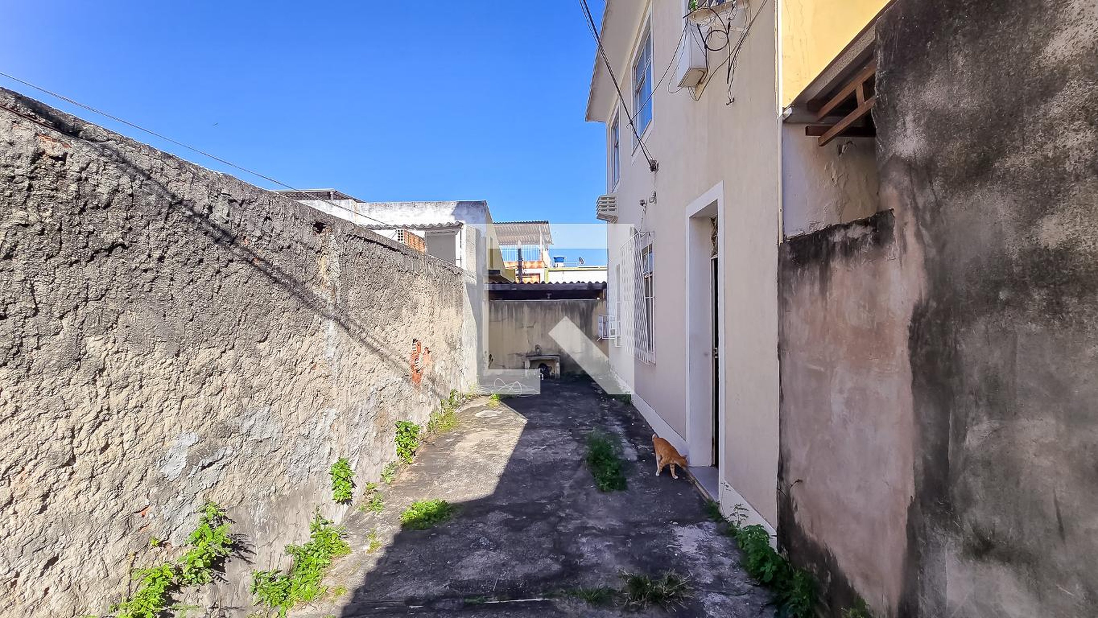 Entrada Condomínio em Rua Elisa de Albuquerque, 293