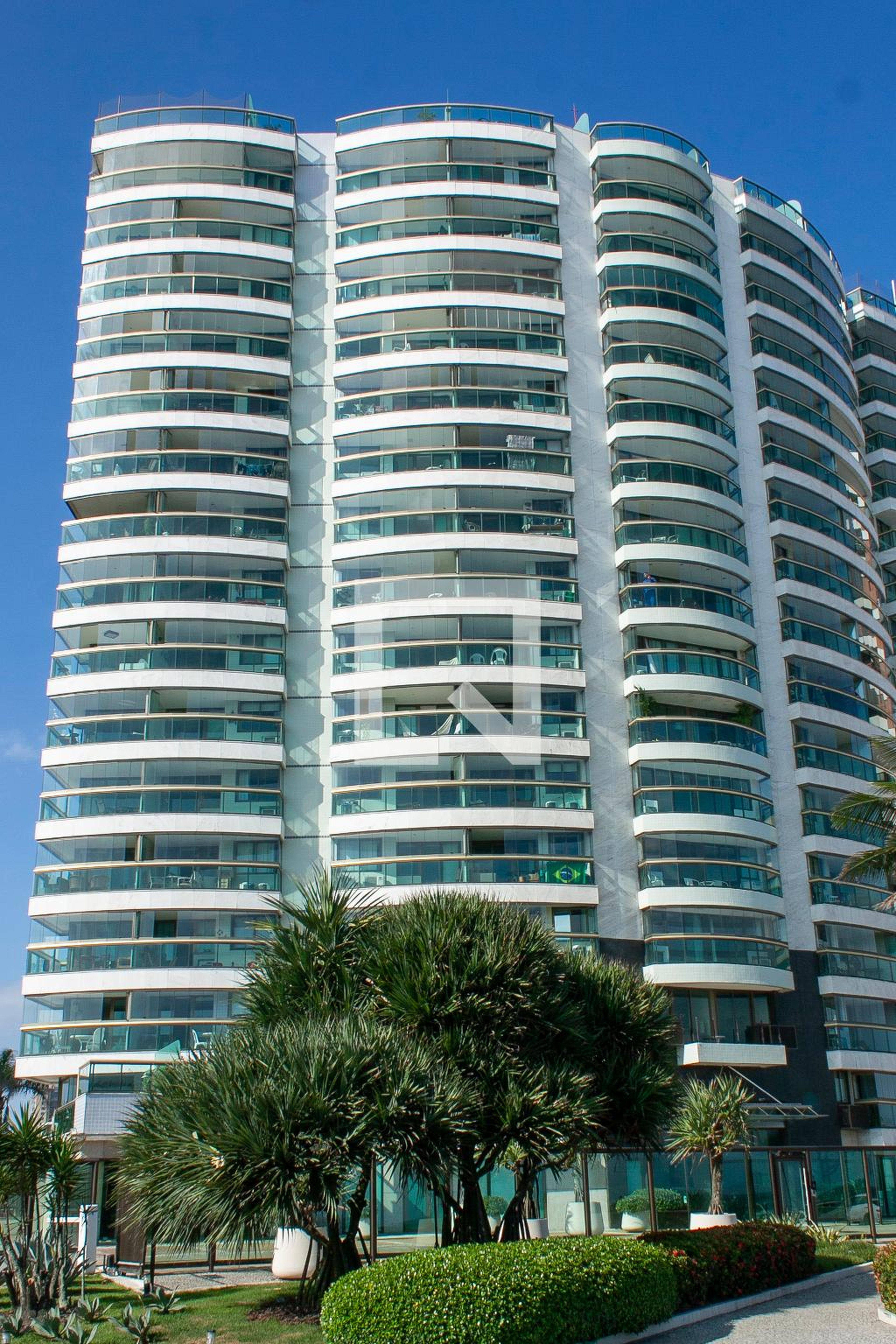 Fachada Condomínio Barra Royal Plaza