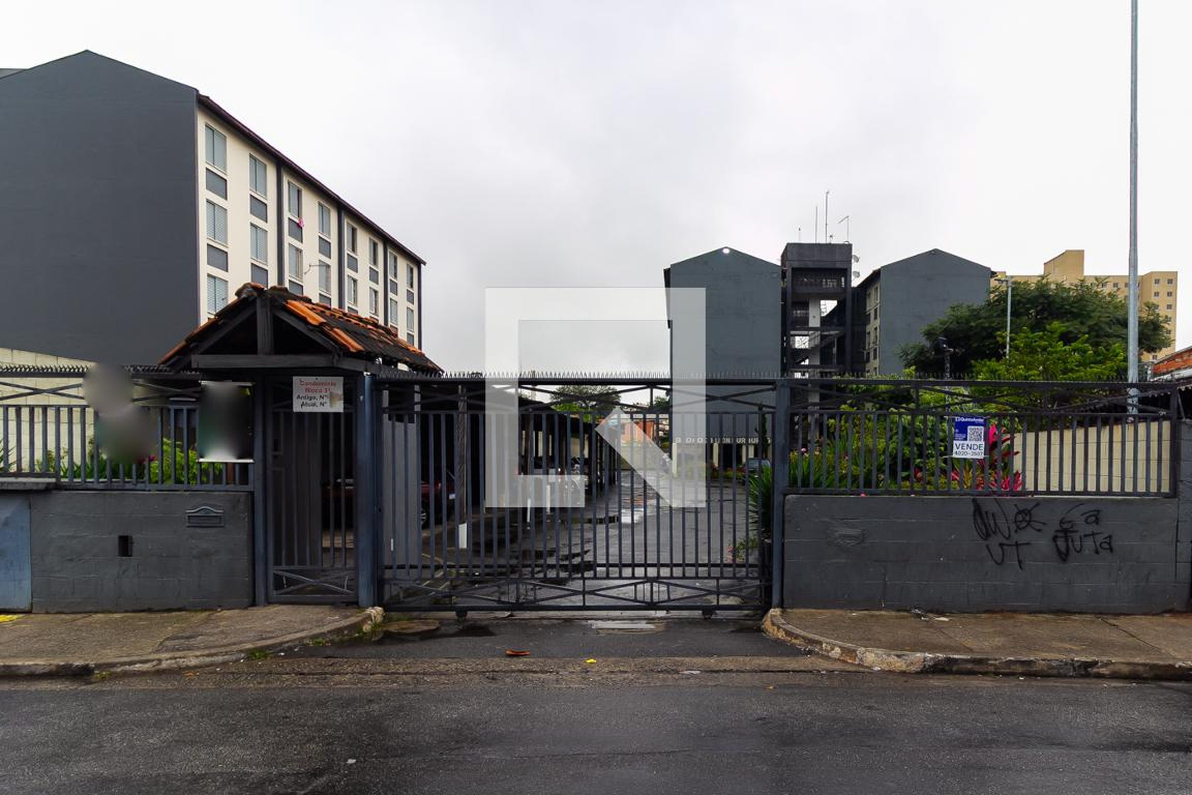 Fachada Condomínio em Rua Leon Burbure, 60
