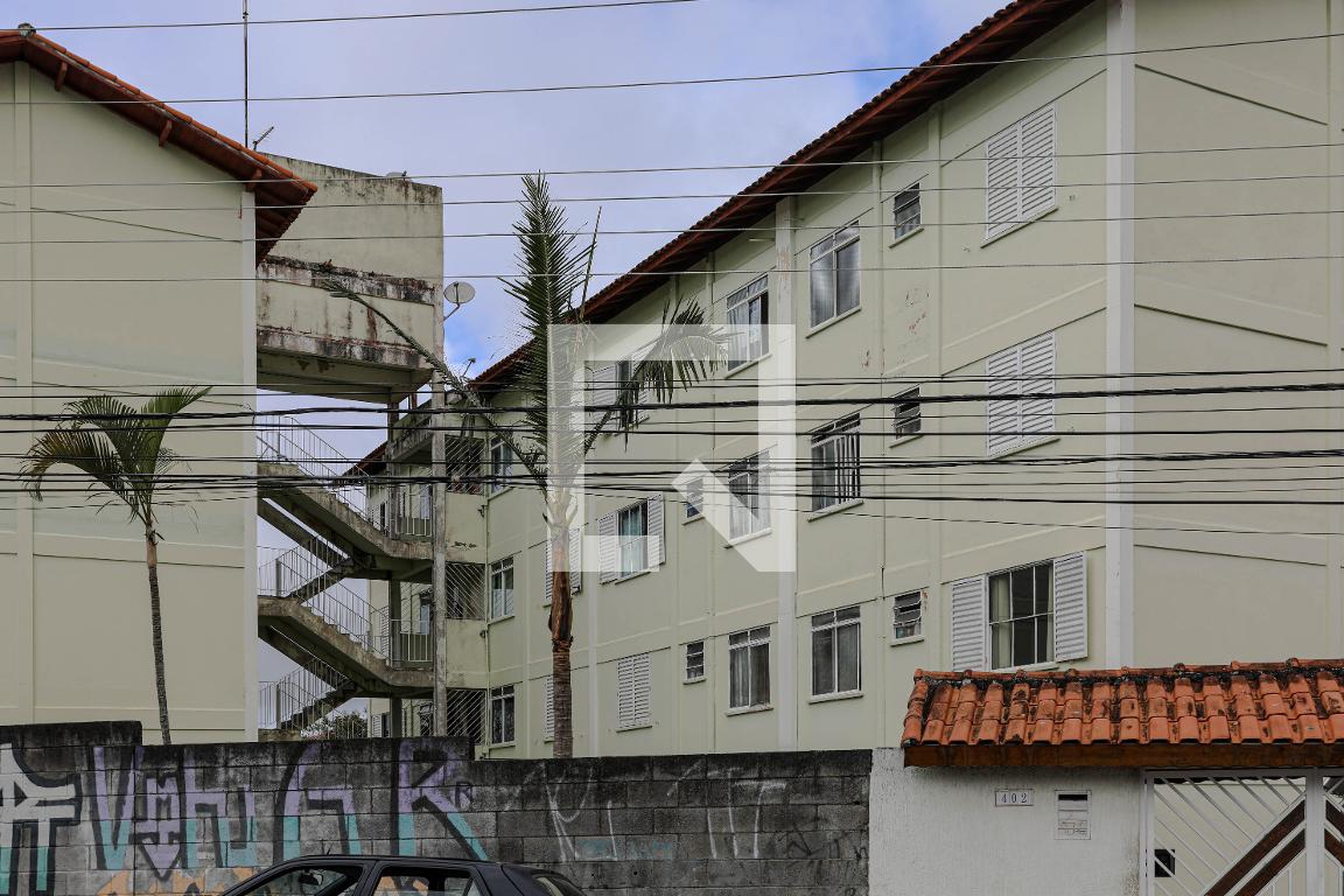 Fachada Condomínio em Rua Severo dos Santos, 402