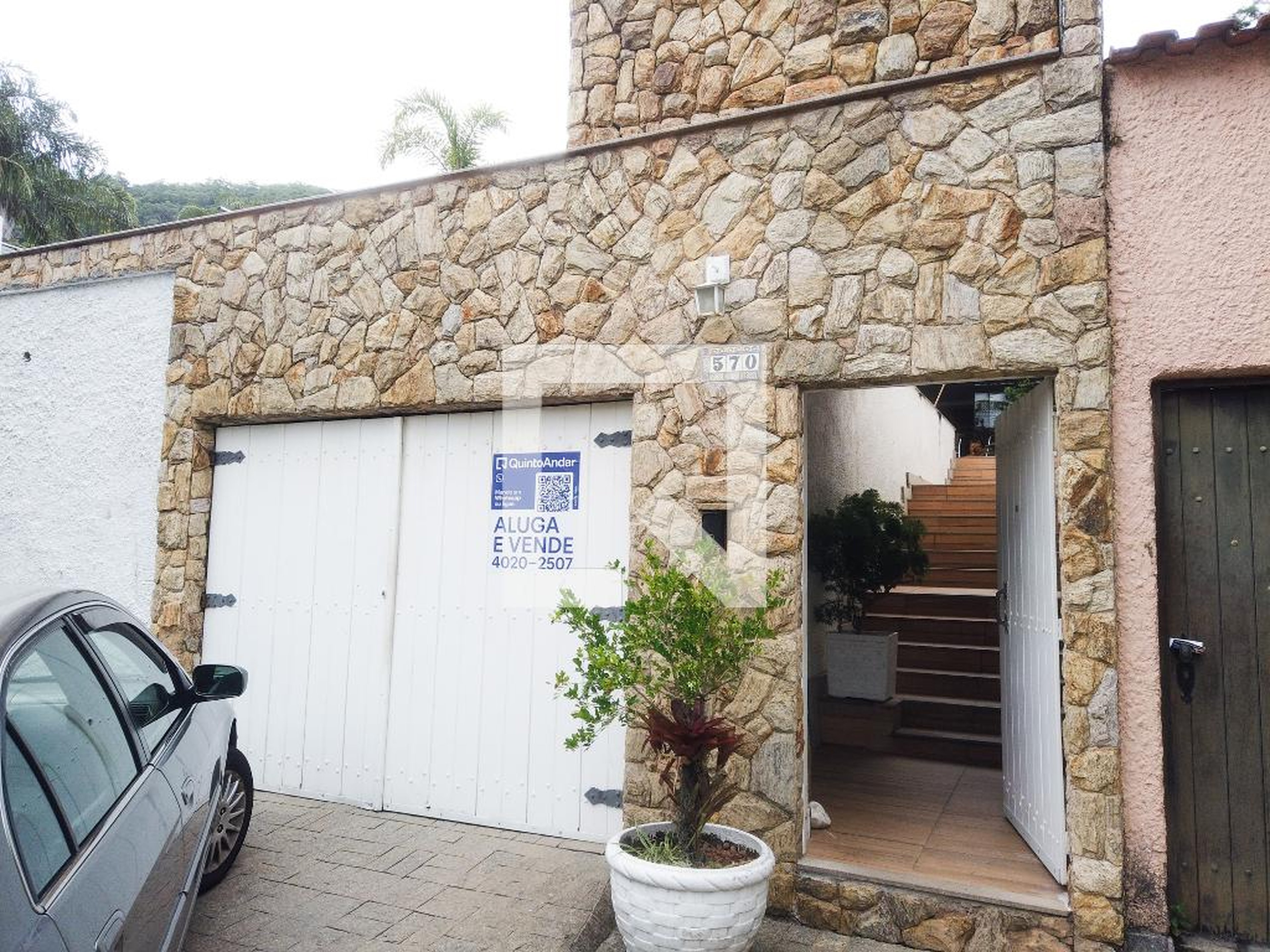 Fachada Condomínio em Rua Fritz Feigl, 570