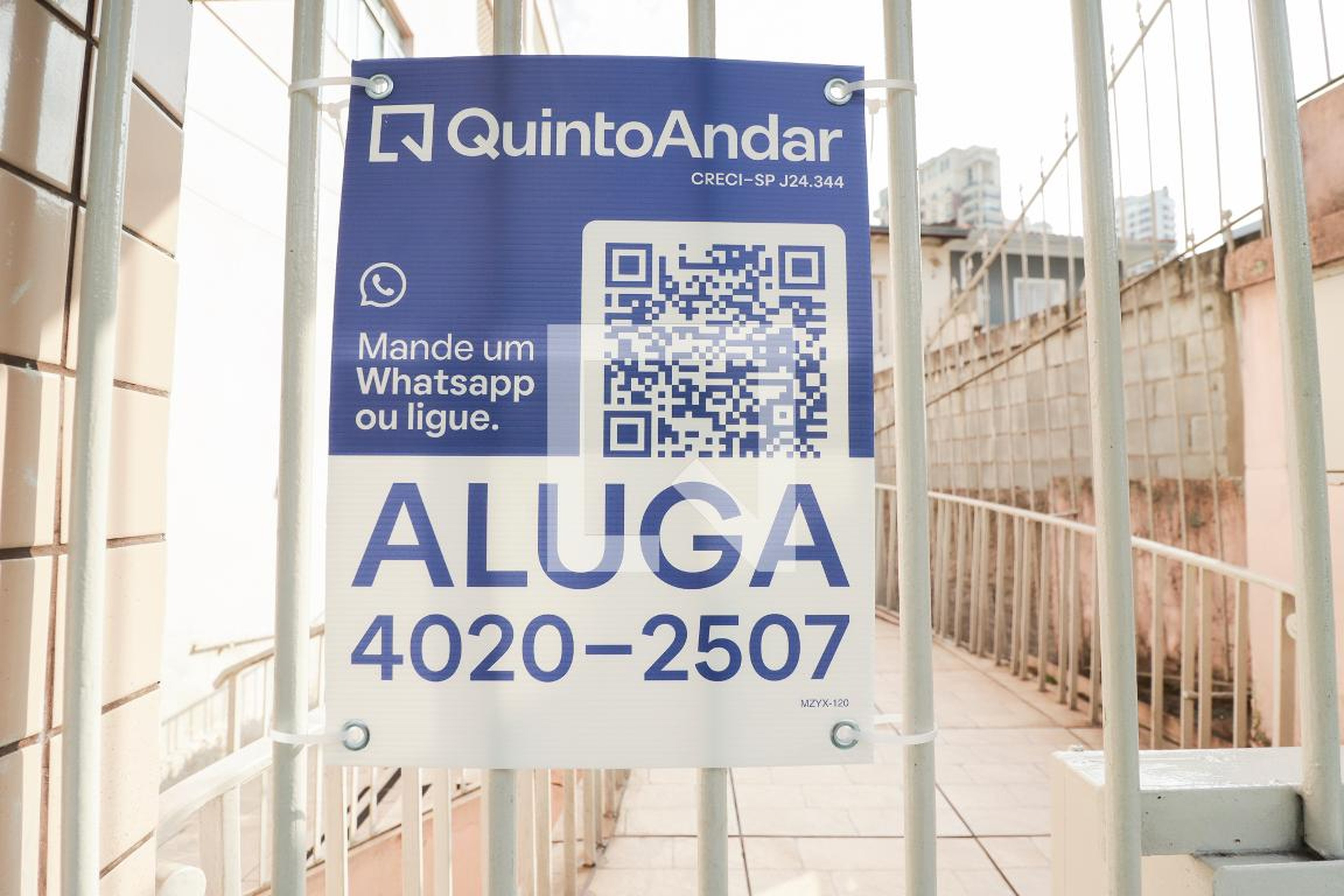 Fachada Condomínio em Avenida Leôncio de Magalhães, 1415