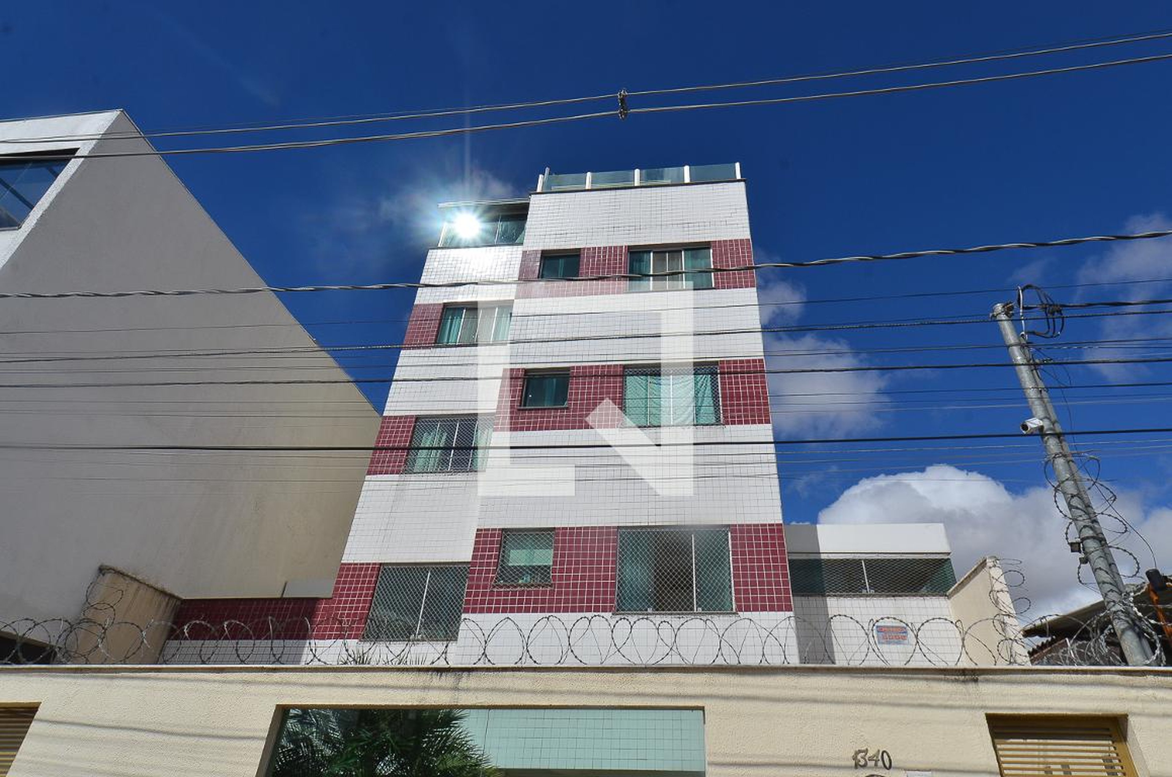 Fachada Condomínio em Rua Honório Bicalho, 1340