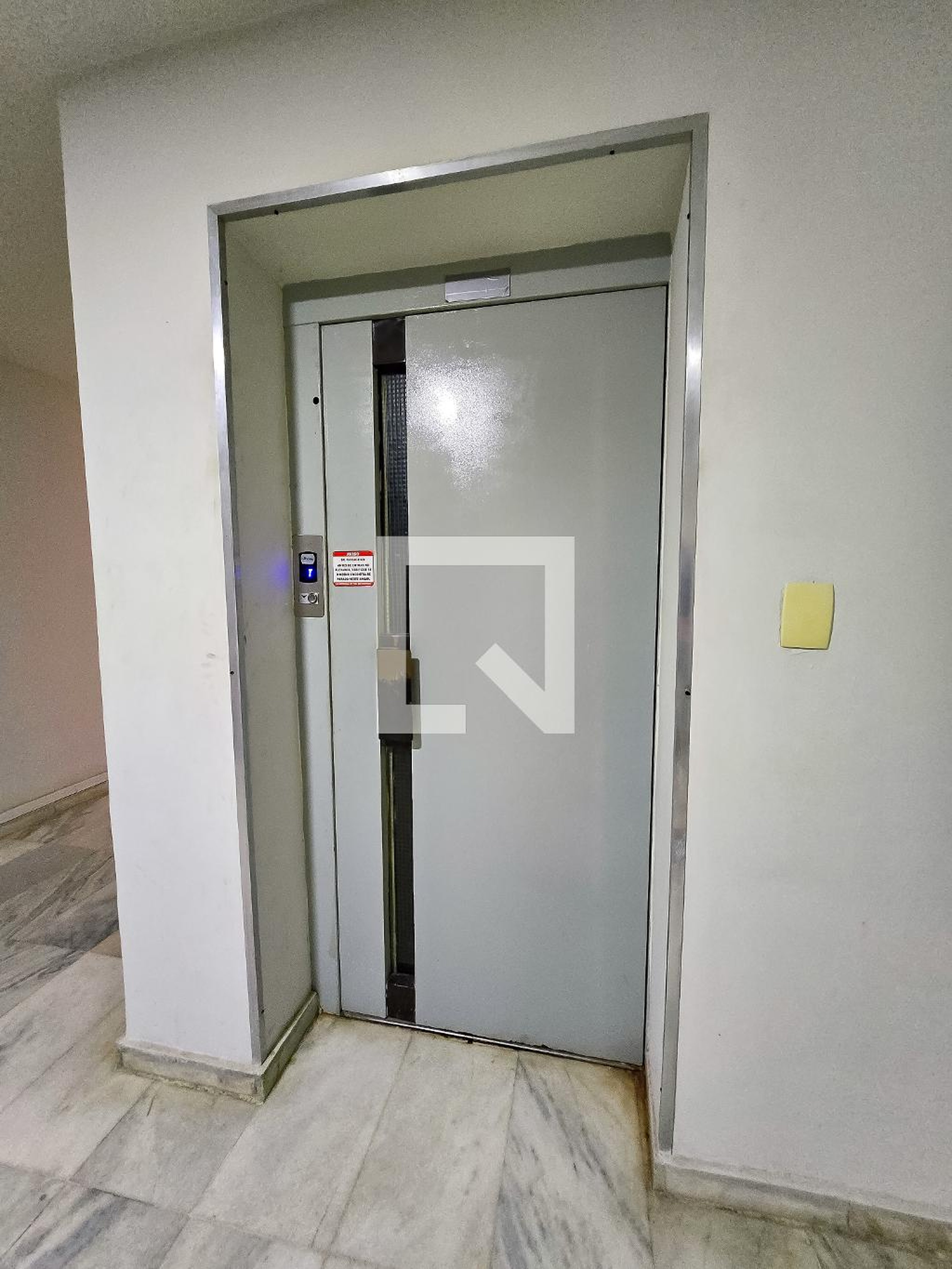 Elevador - Edifício Polux