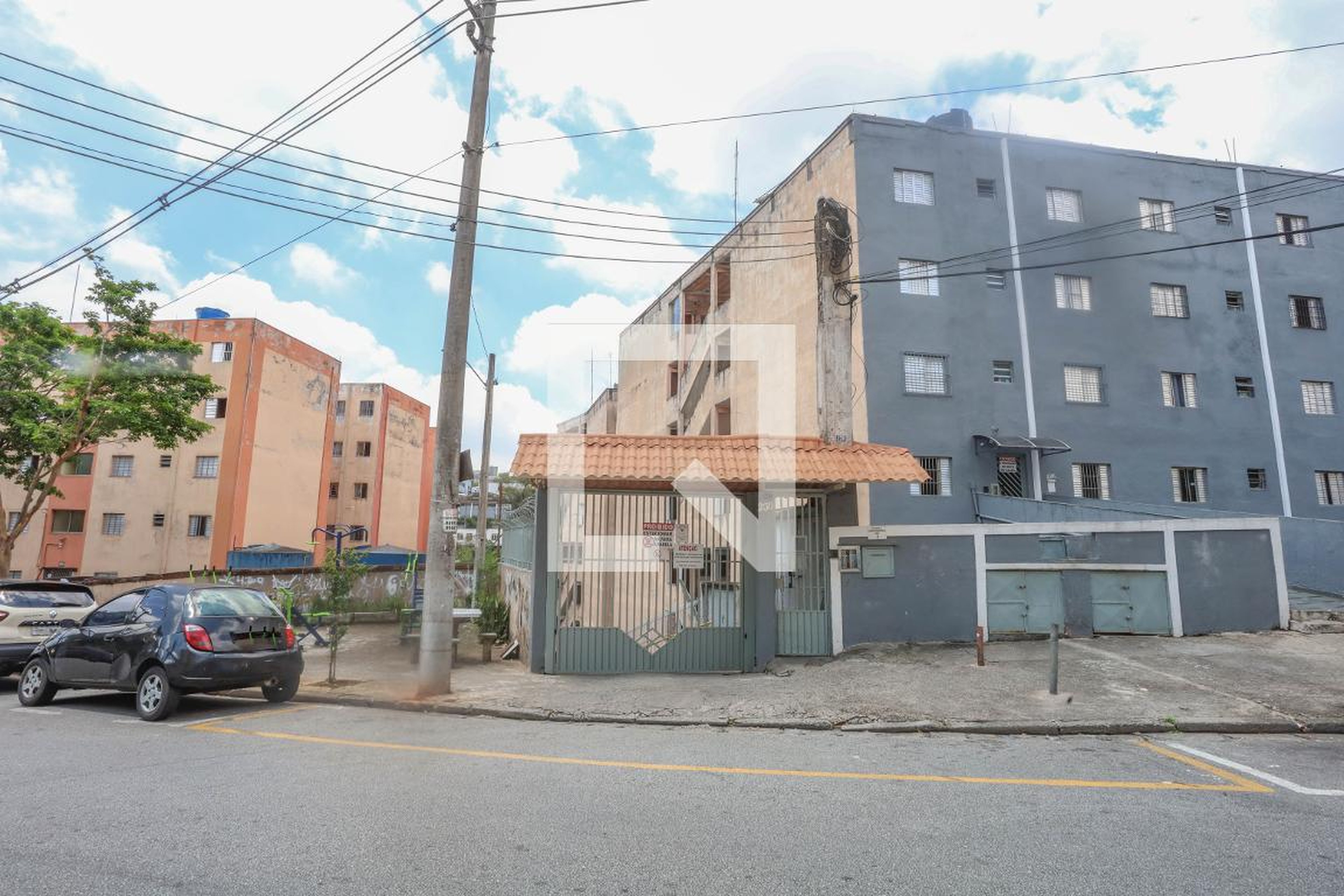 Fachada do Condomínio Condomínio em Rua Martim Afonso, 230