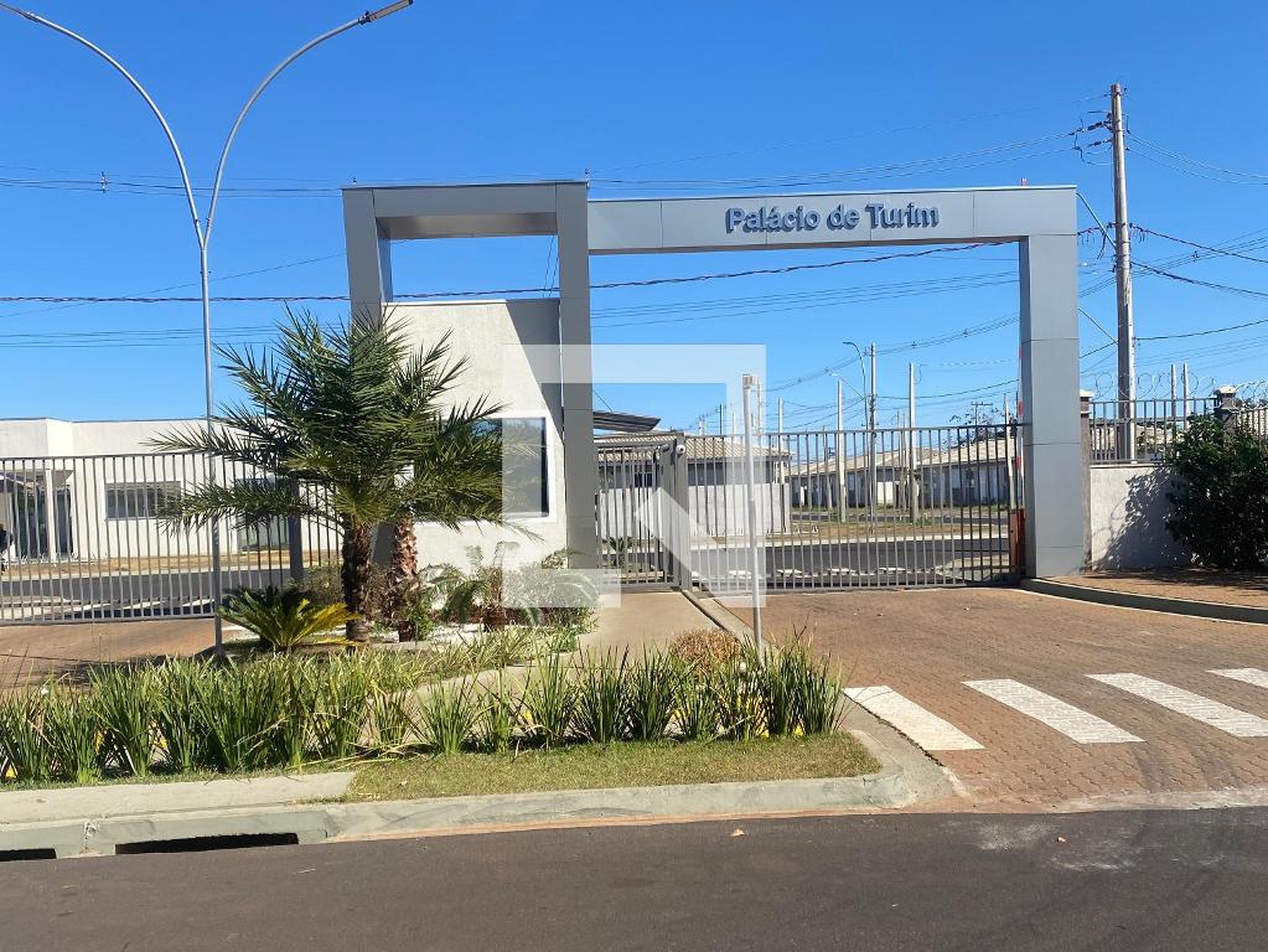 Fachada Condomínio em Rua Antenor de Souza, 405