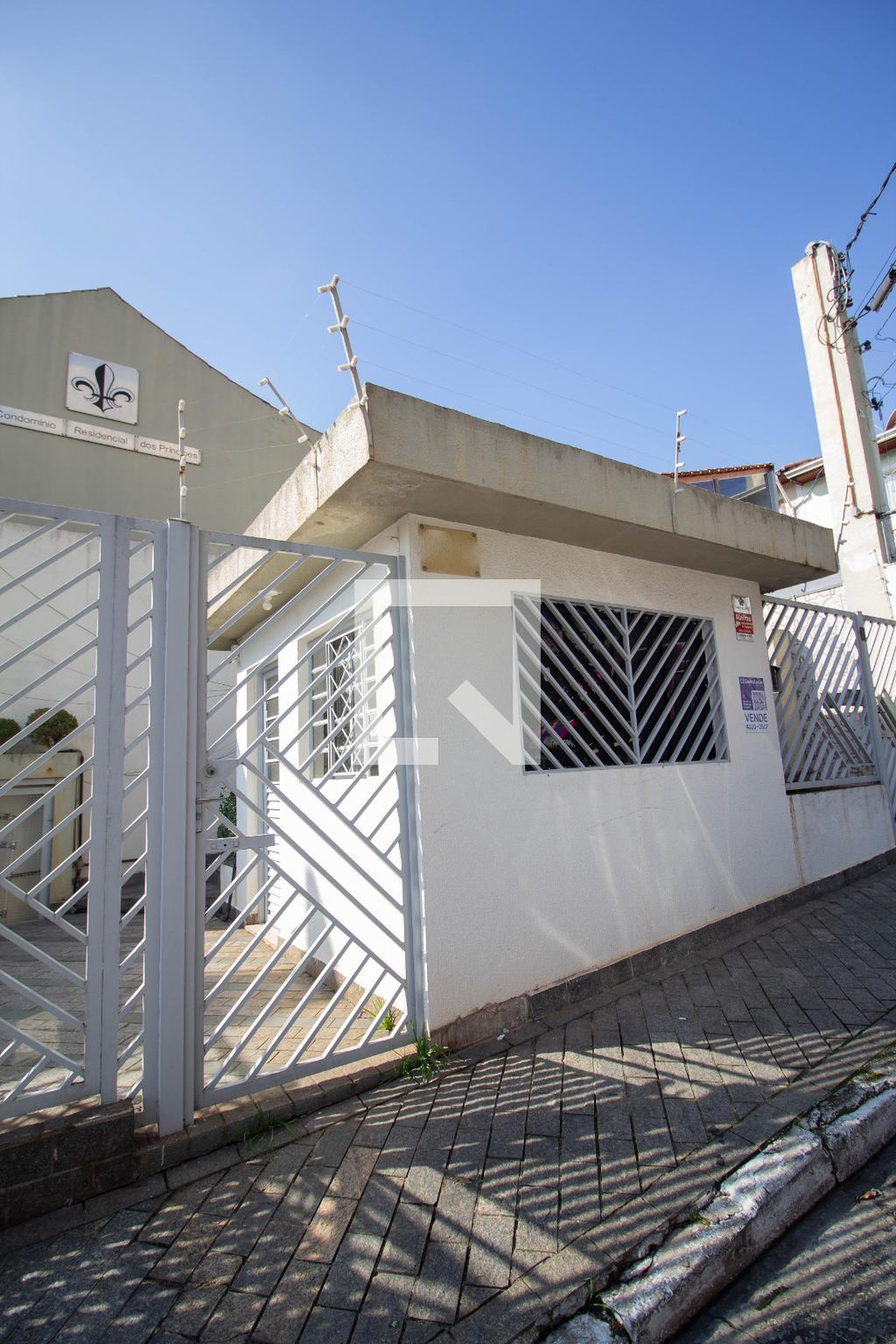 Fachada do Condomínio Condomínio em Rua Cônego Sangirardi, 26