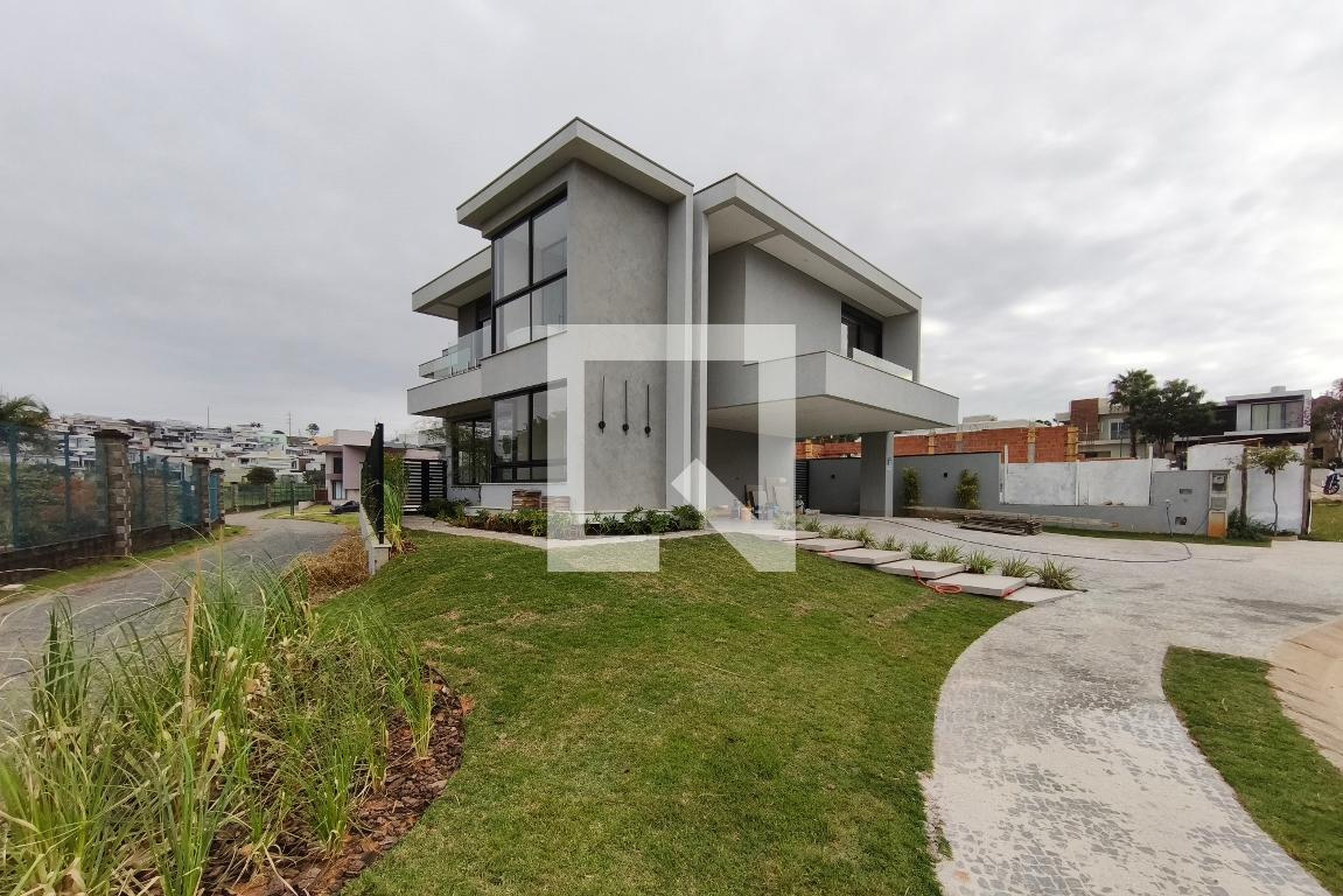 Fachada Condomínio em Rua Mario Farinassi Marchi, 48