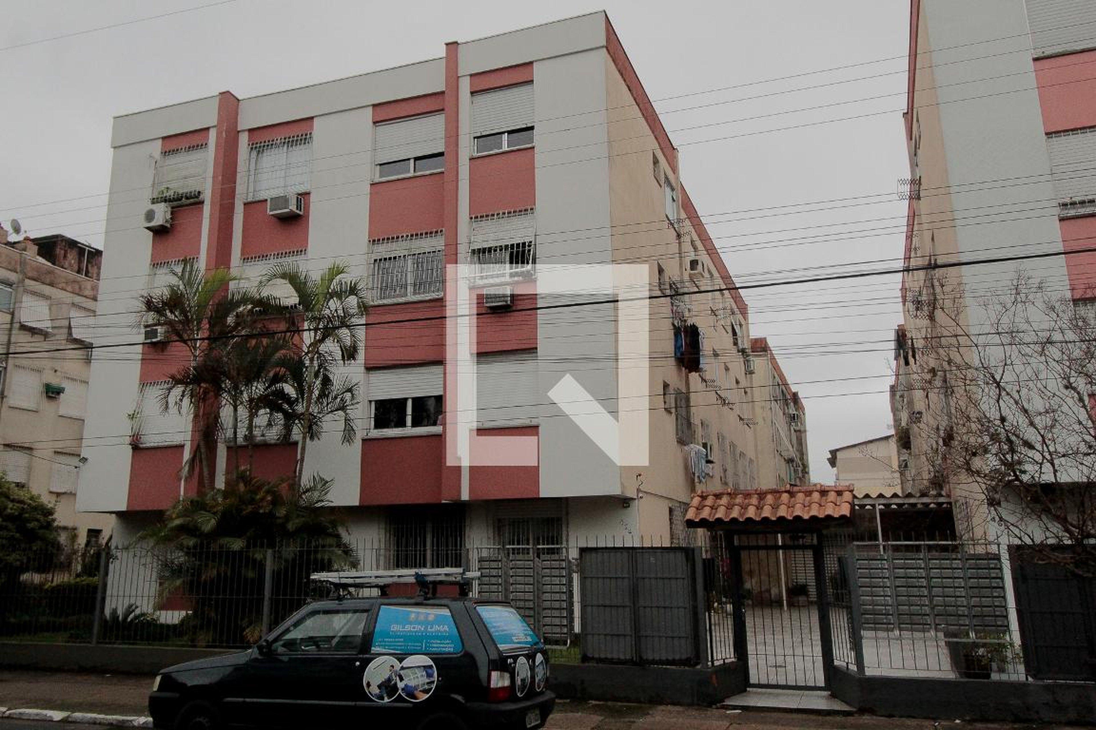 Fachada Condomínio em Rua Carlos Estevão, 473