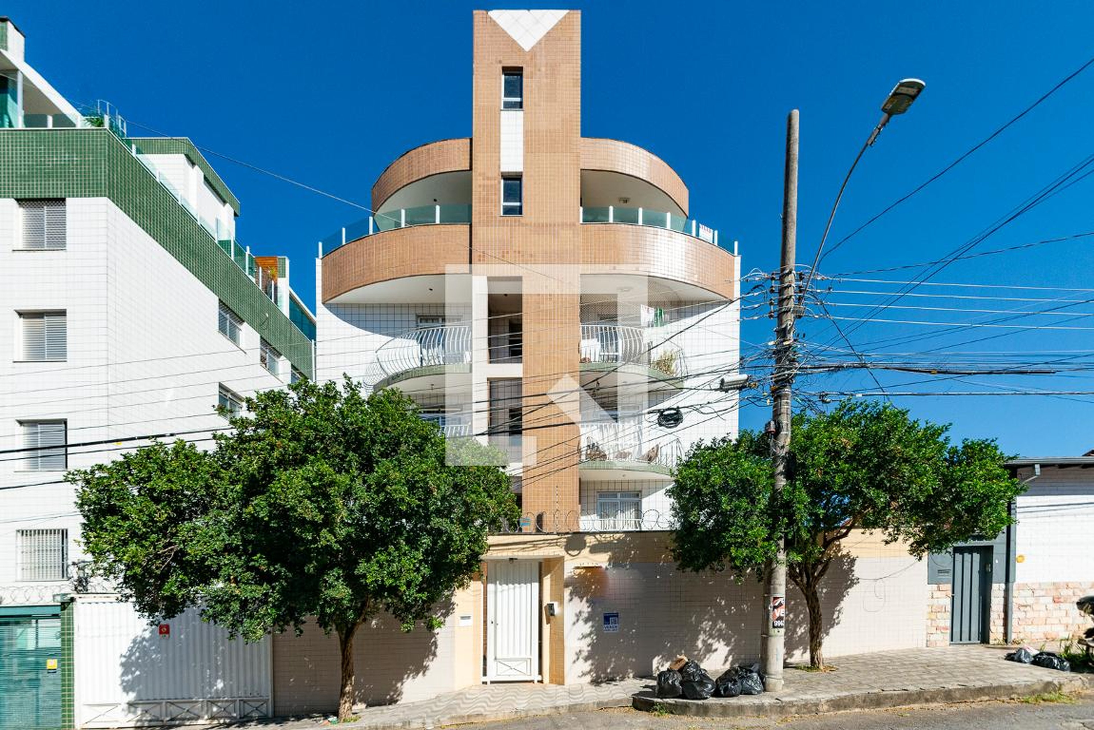 Fachada Condomínio em Rua Angra dos Reis, 390