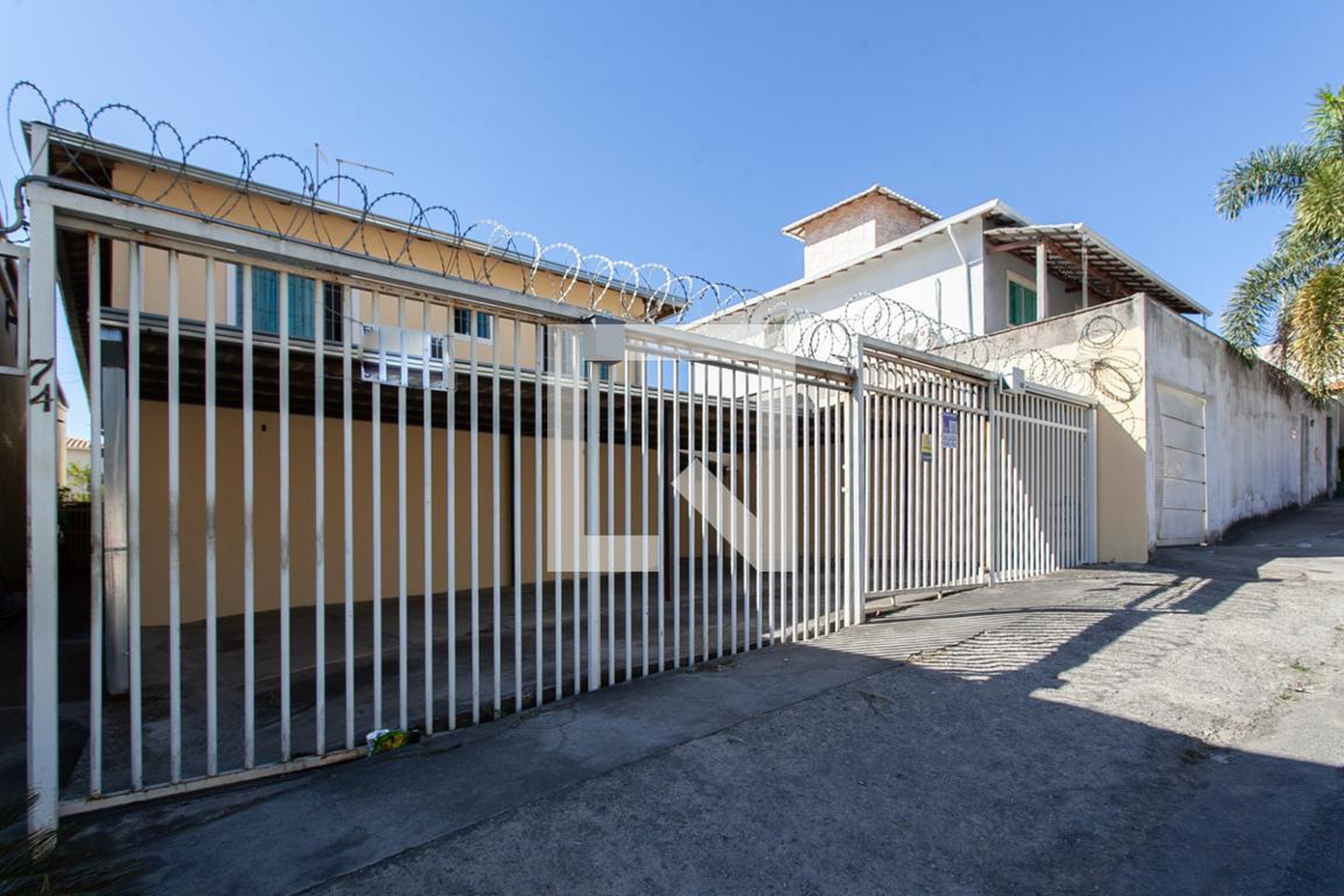 Fachada Condomínio em Rua Sarah Carvalho Machado, 74