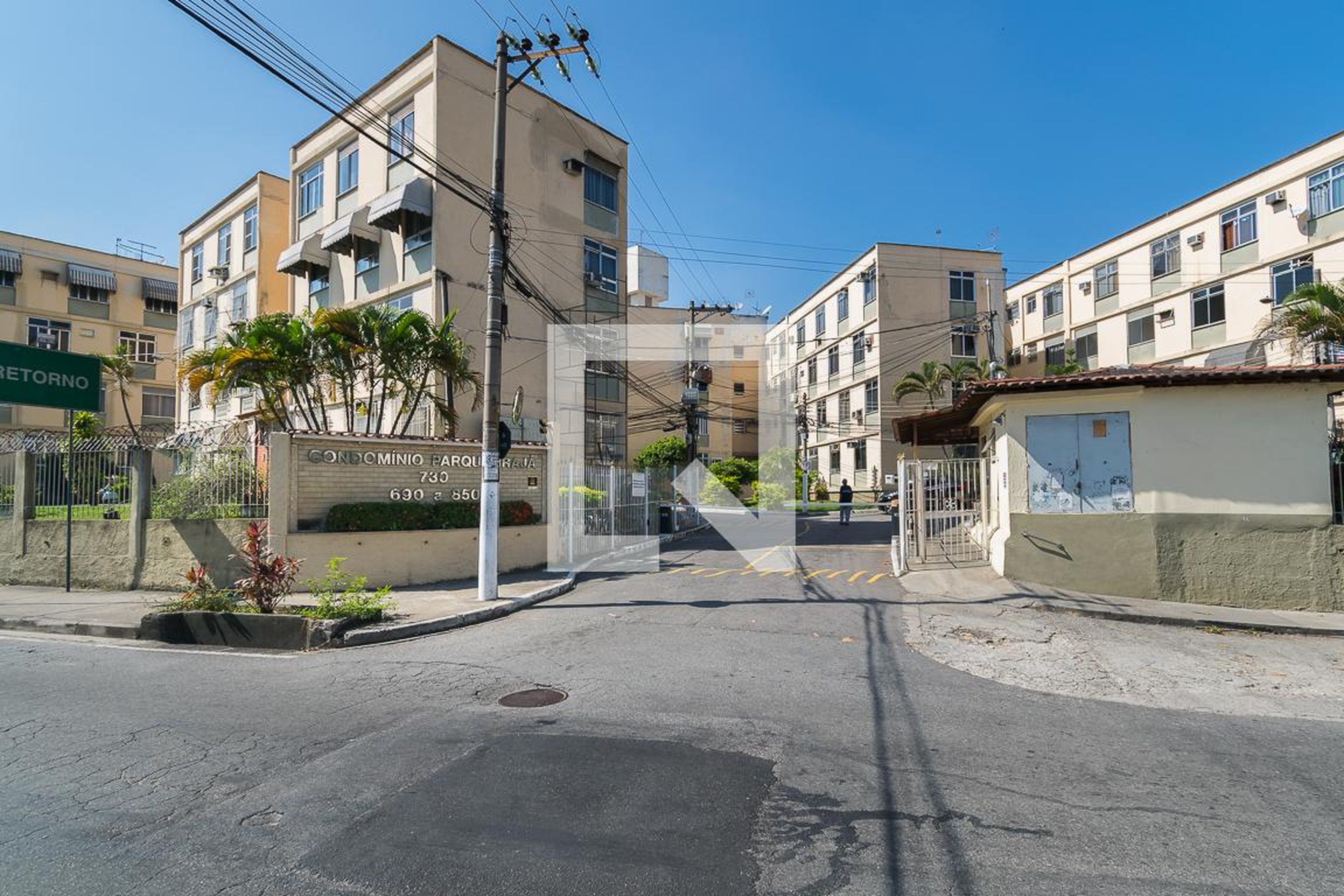 Fachada do Condomínio Condomínio em Rua Hannibal Porto, 73