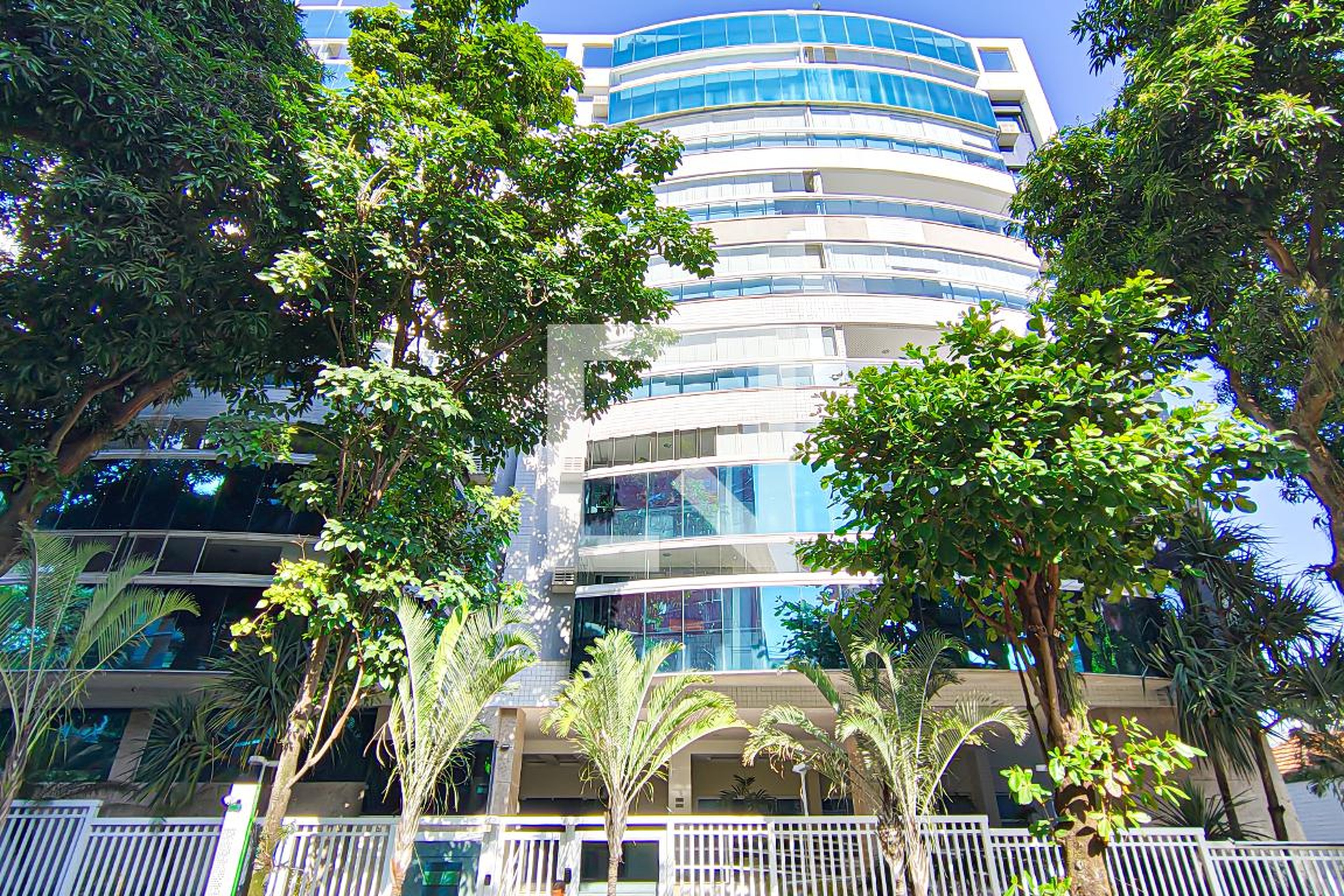 Fachada Condomínio Massimo Confort Residence