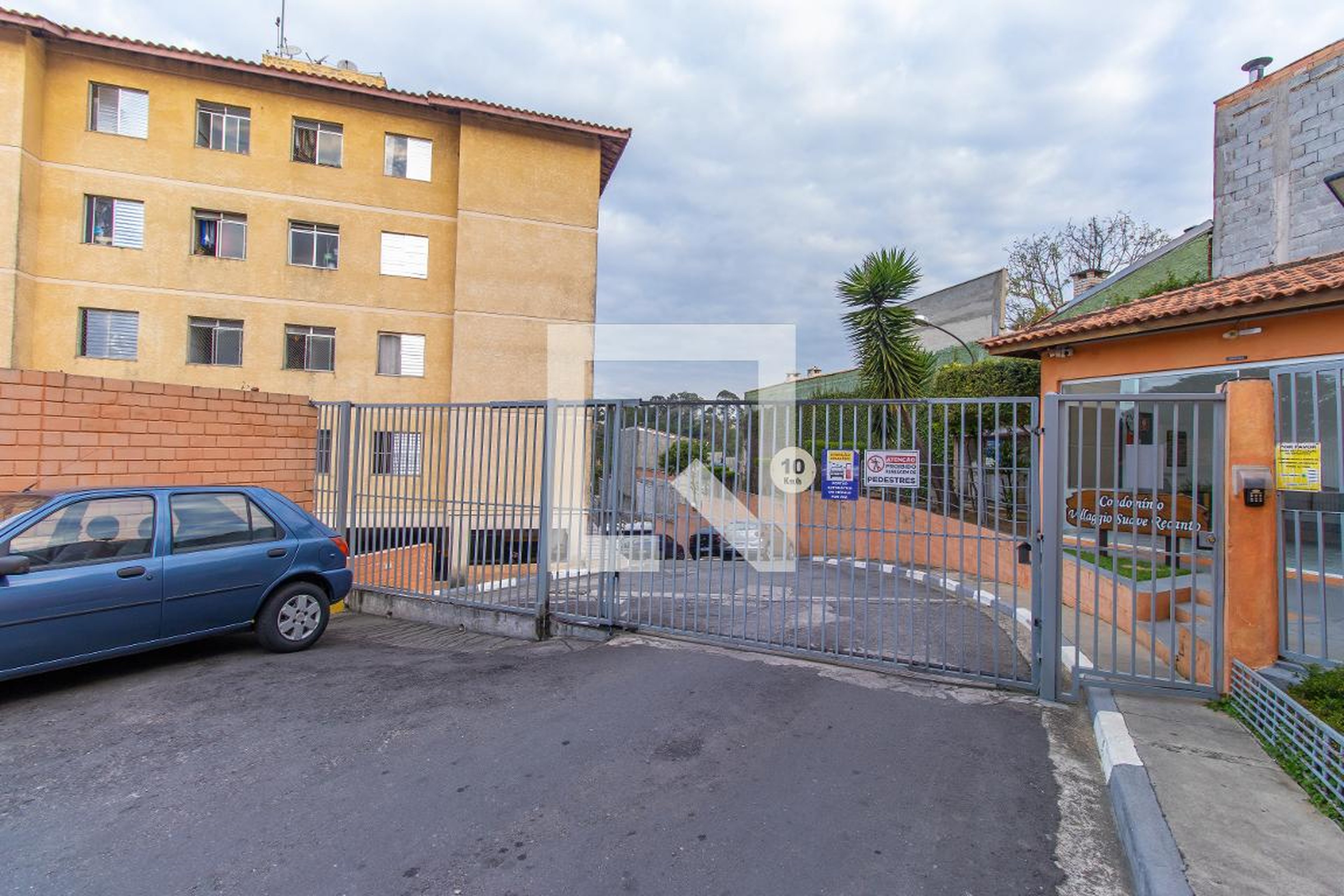 Fachada do condomínio Condomínio em Rua Mendes Pímentel, 279