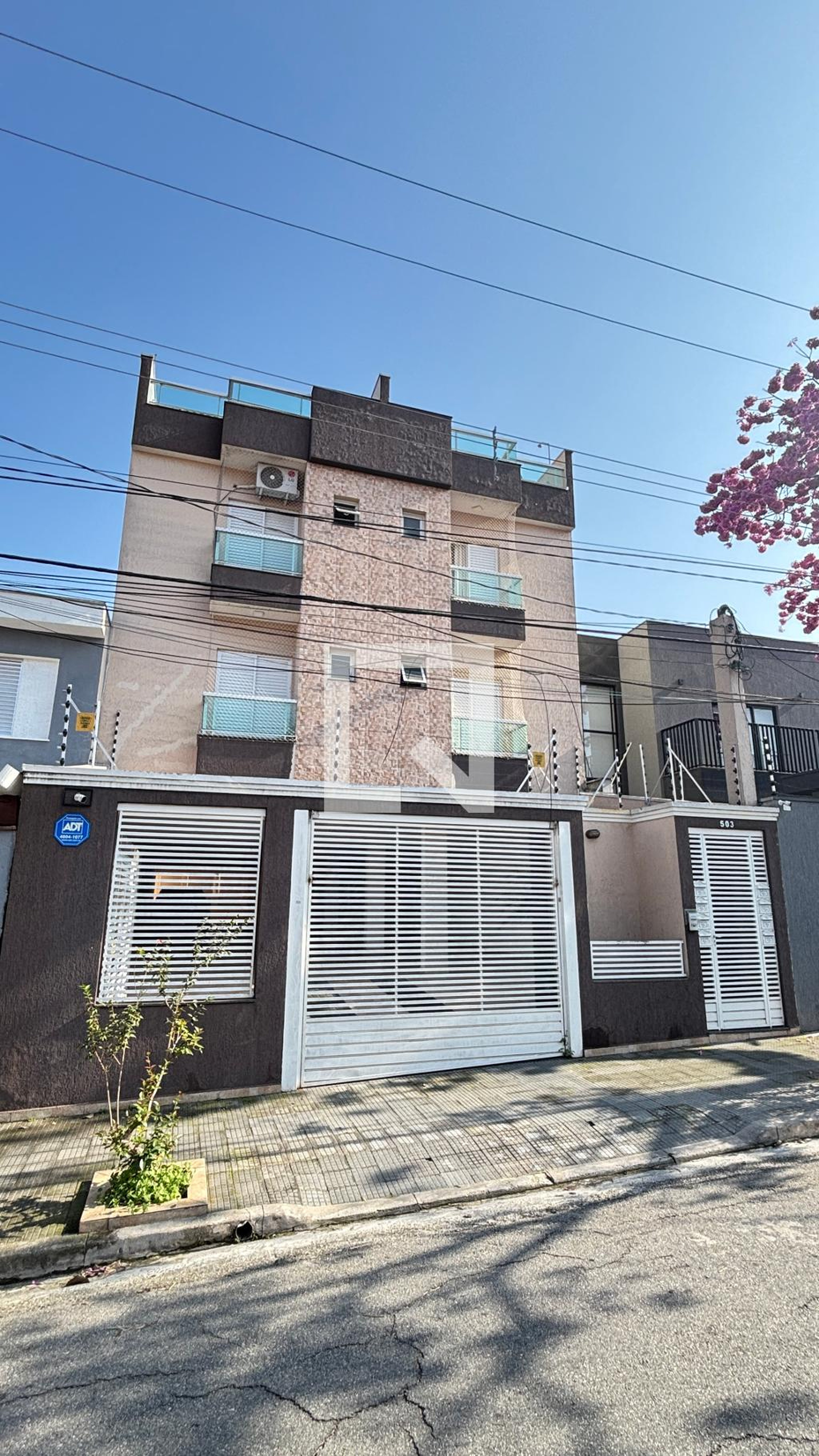 Fachada Condomínio em Rua Haia, 503