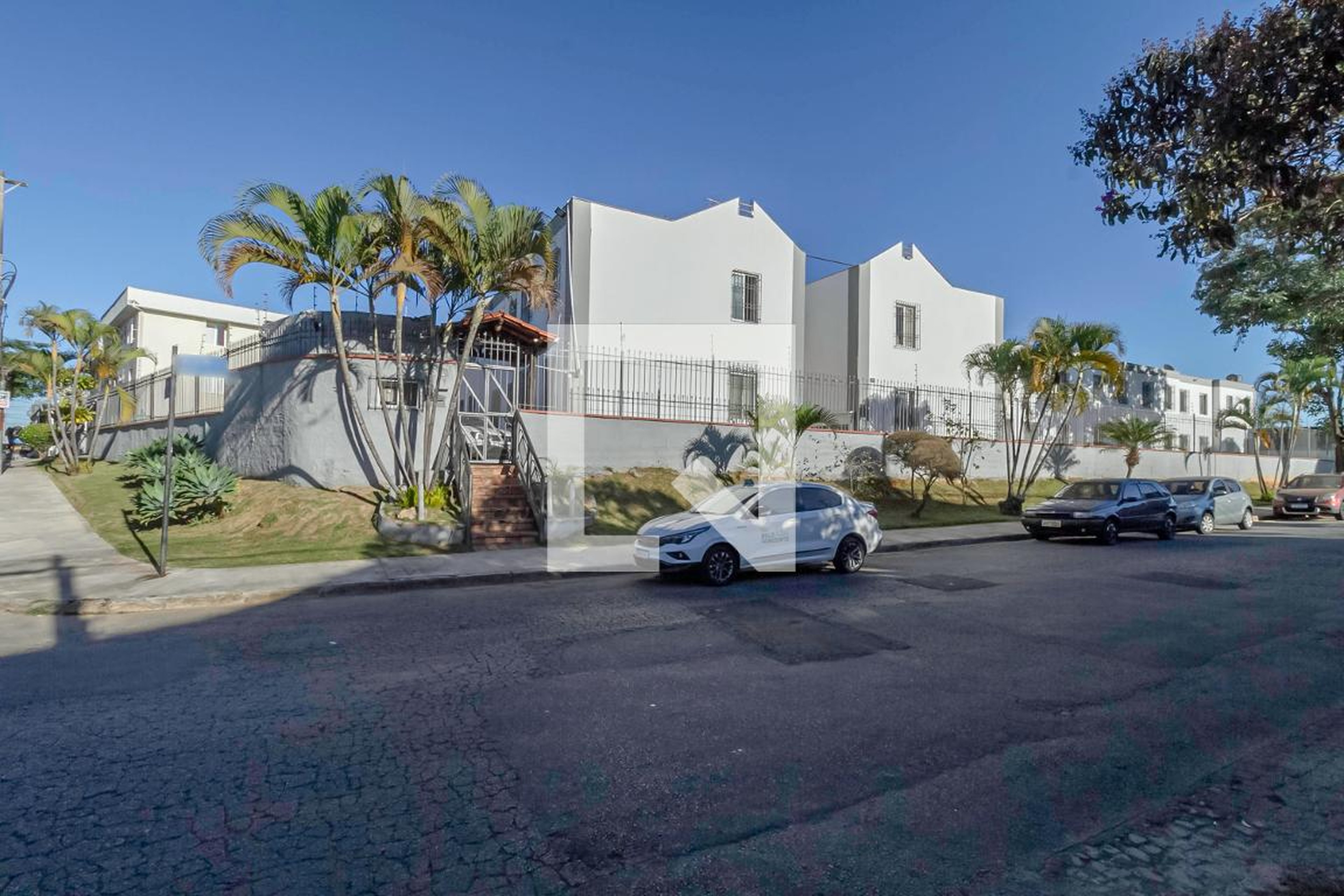 Fachada do condomínio Edifício Jardins da Lagoa