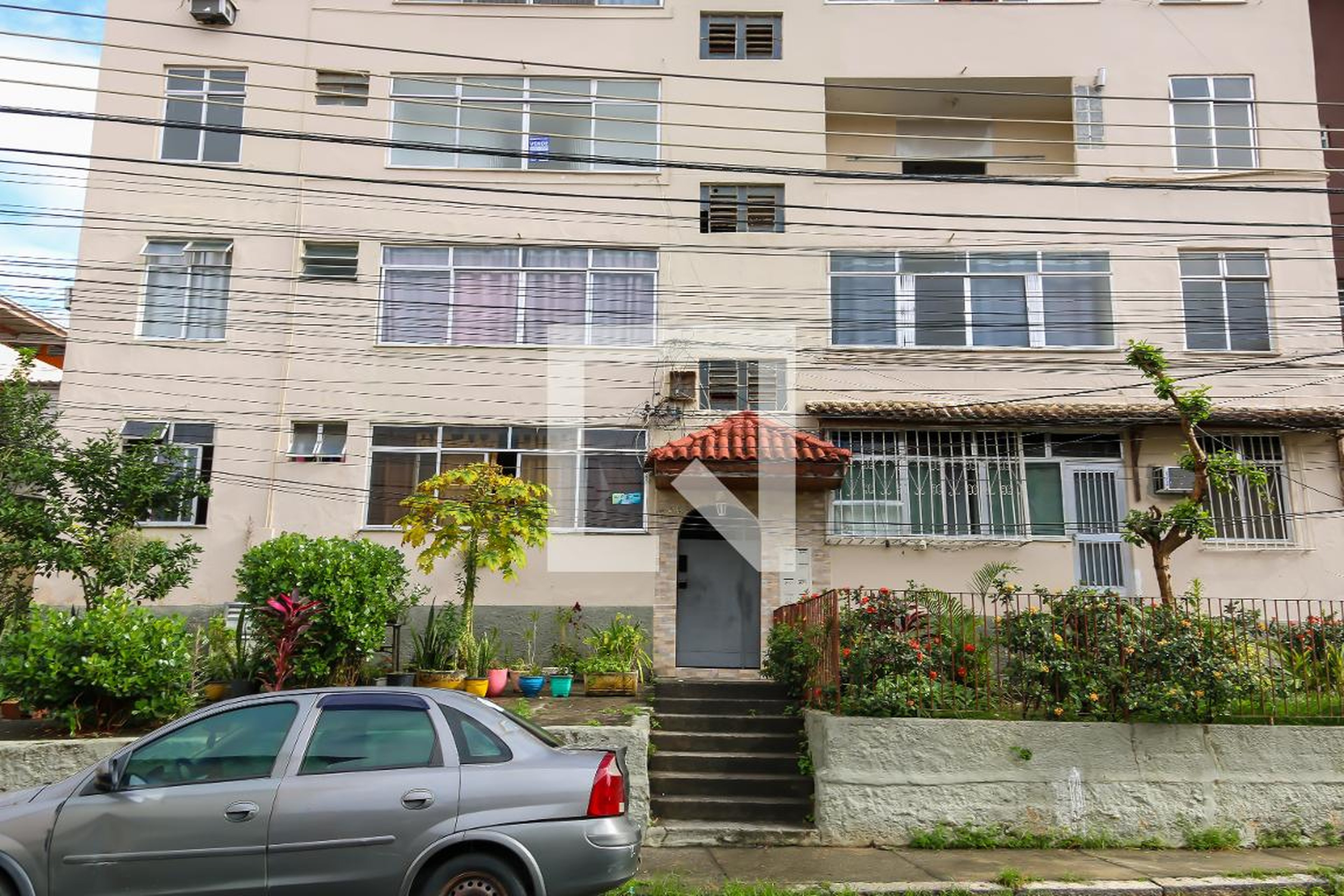 Fachada Condomínio em Rua Raul Penna Firme, 245