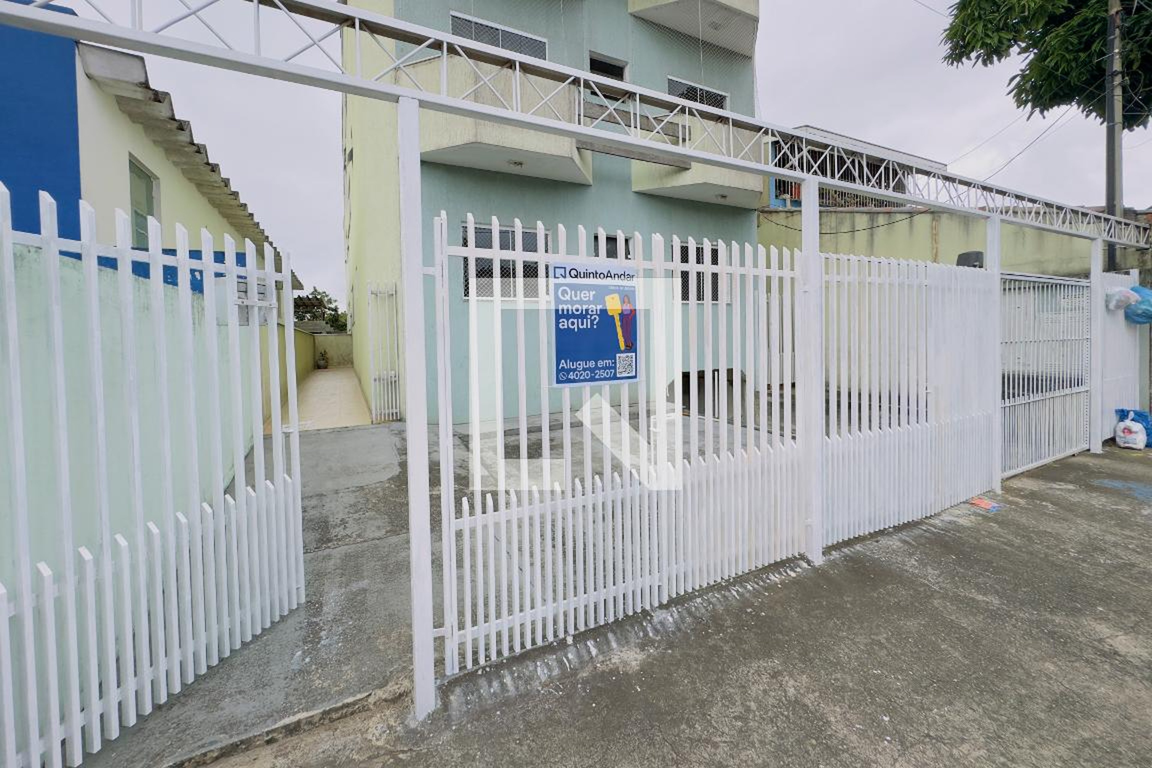 Fachada Condomínio em Rua das Petúnias, 149