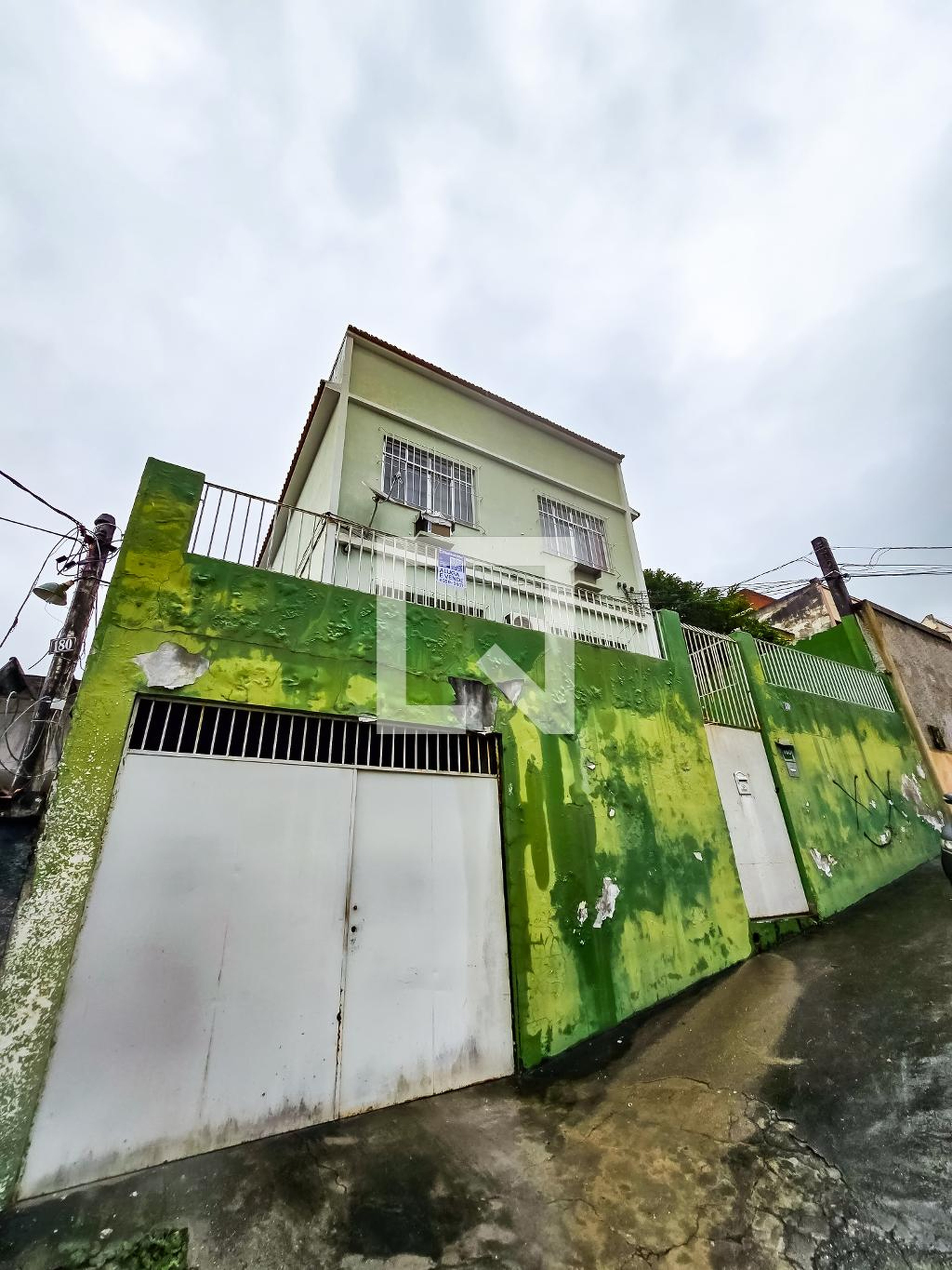 Fachada Condomínio em Rua Jorge Maurício Chometon, 160