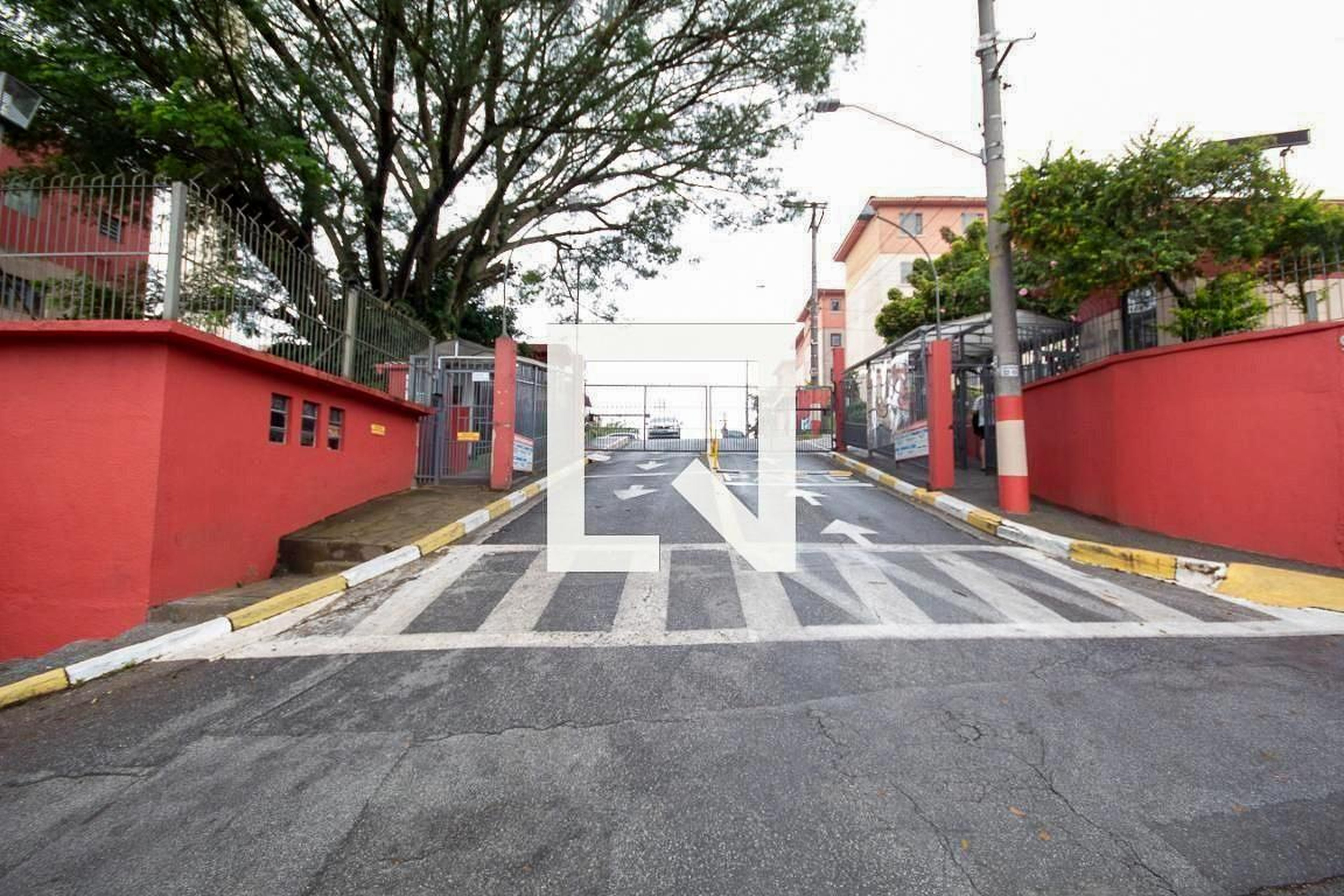 Fachada Condomínio em Rua Agostinho Navarro, 973