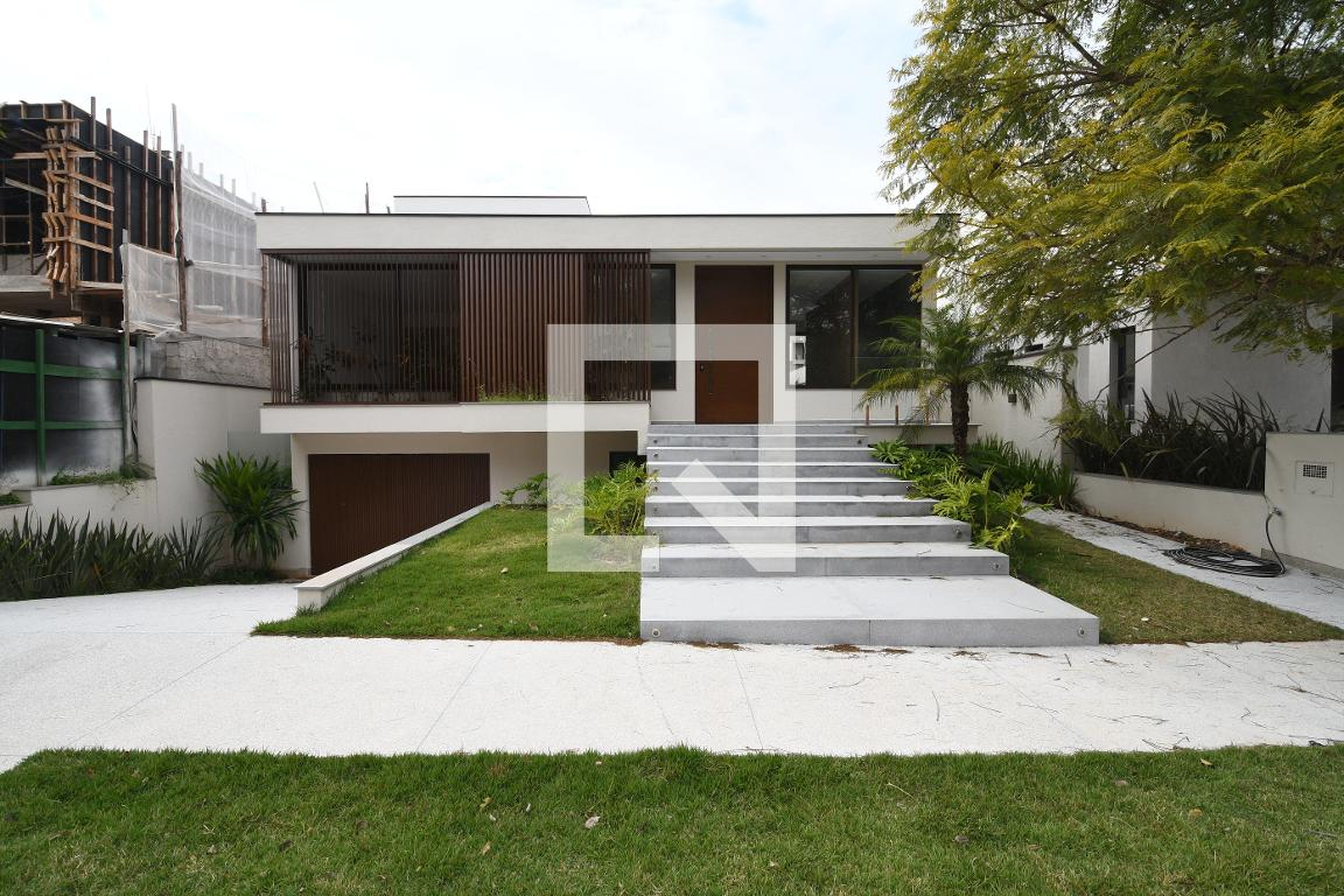 Fachada Condomínio em Rua Vanderlei Martinghi Junior, 506