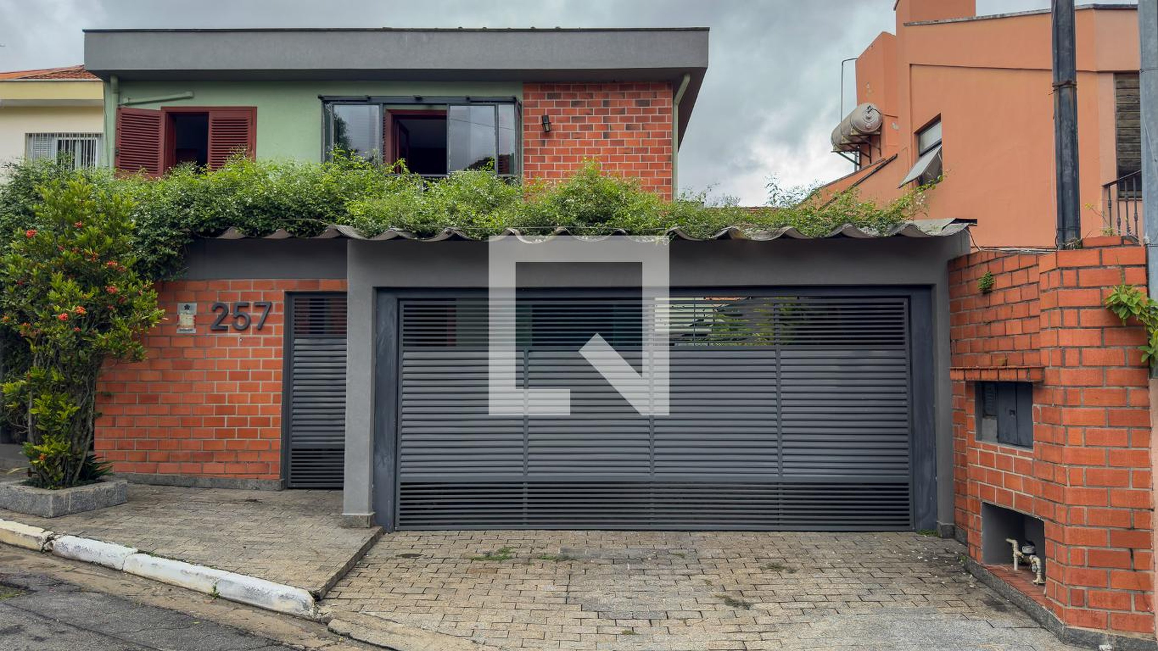 Fachada Condomínio em Rua Antonieta Revoredo, 257