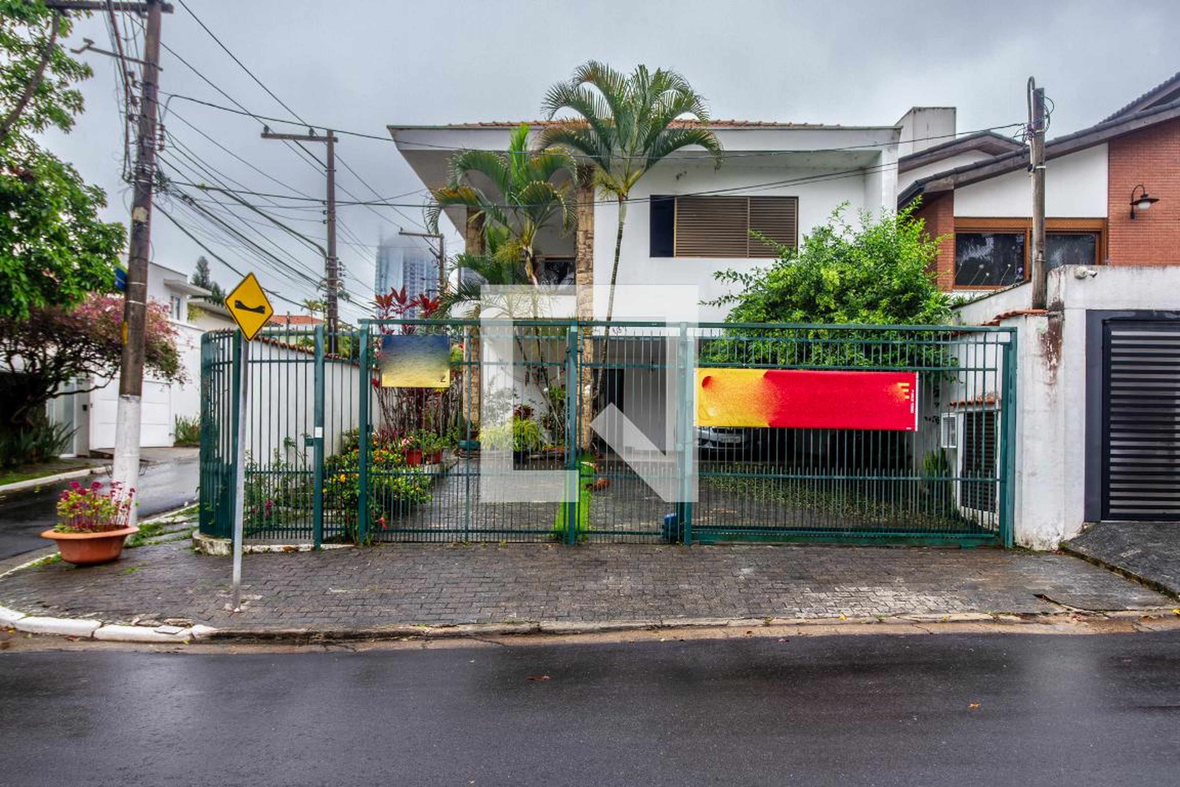 Fachada Condomínio em Rua Manuel Ribeiro da Cruz, 137