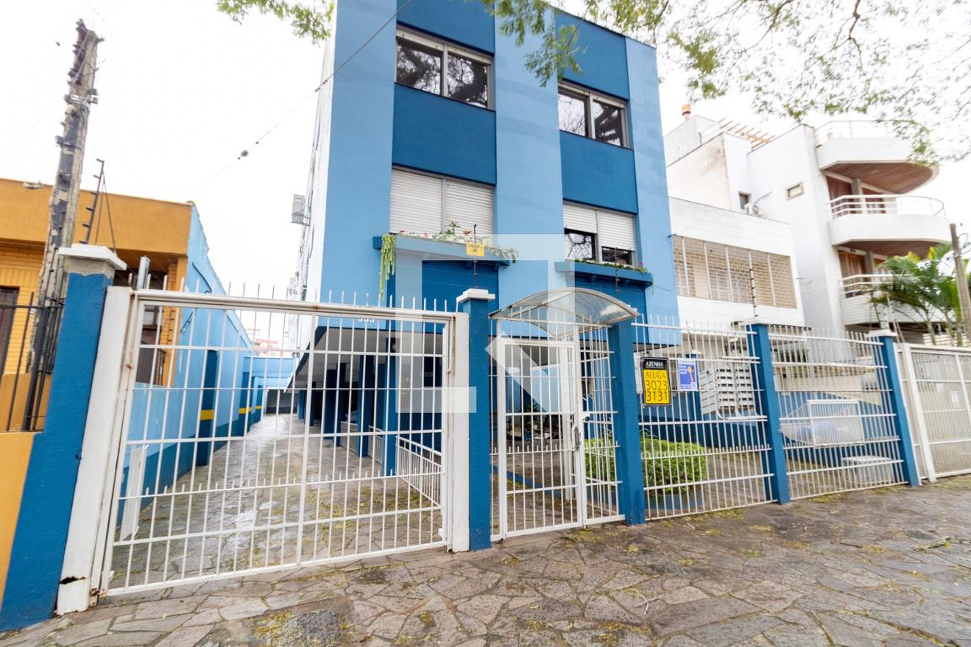 Fachada Condomínio em Rua Veador Porto, 555