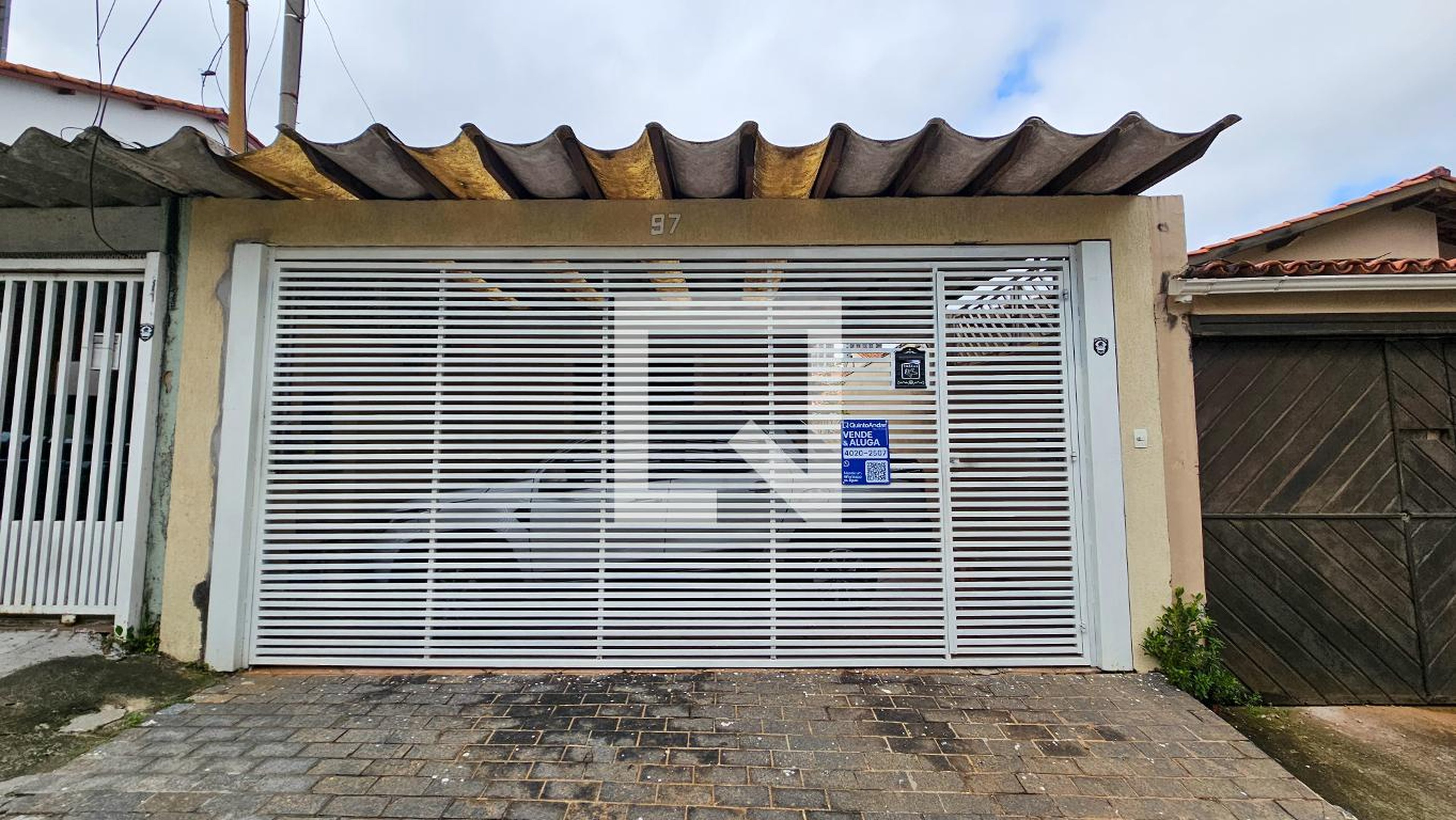 Fachada Condomínio em Rua Humberto de Queirós, 97