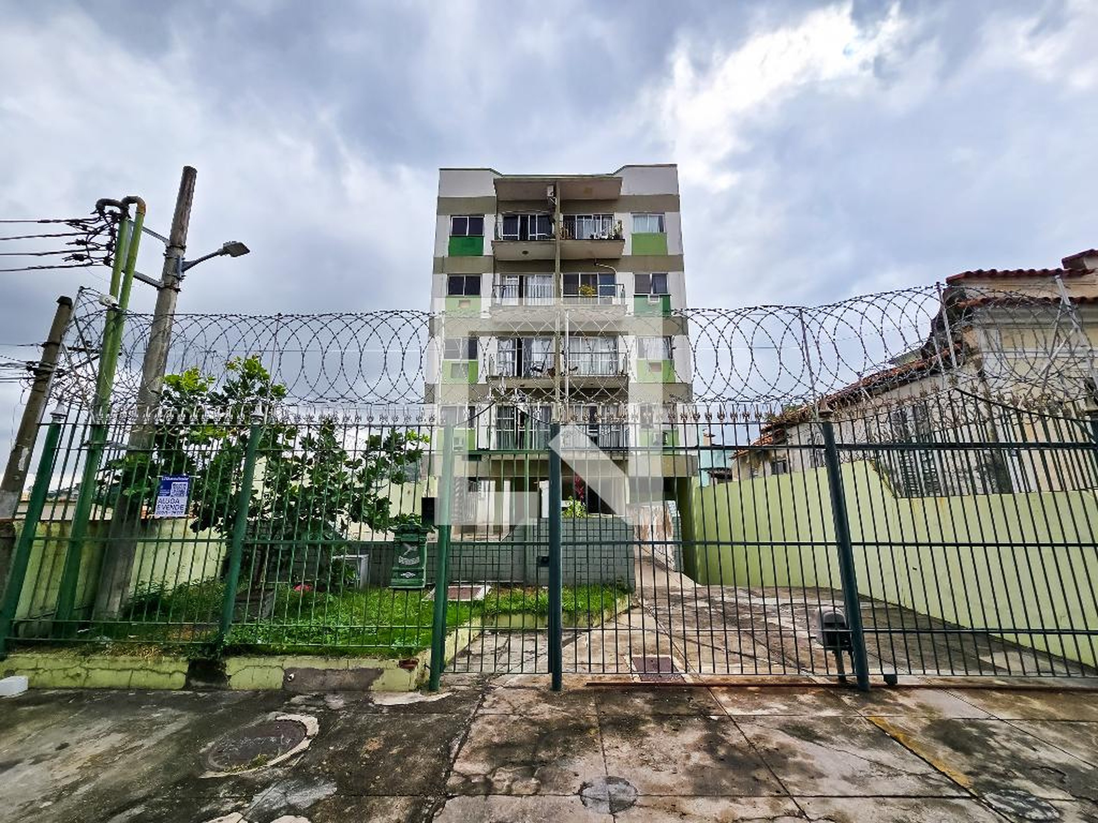 Fachada Condomínio em Rua Djalma Dutra, 322