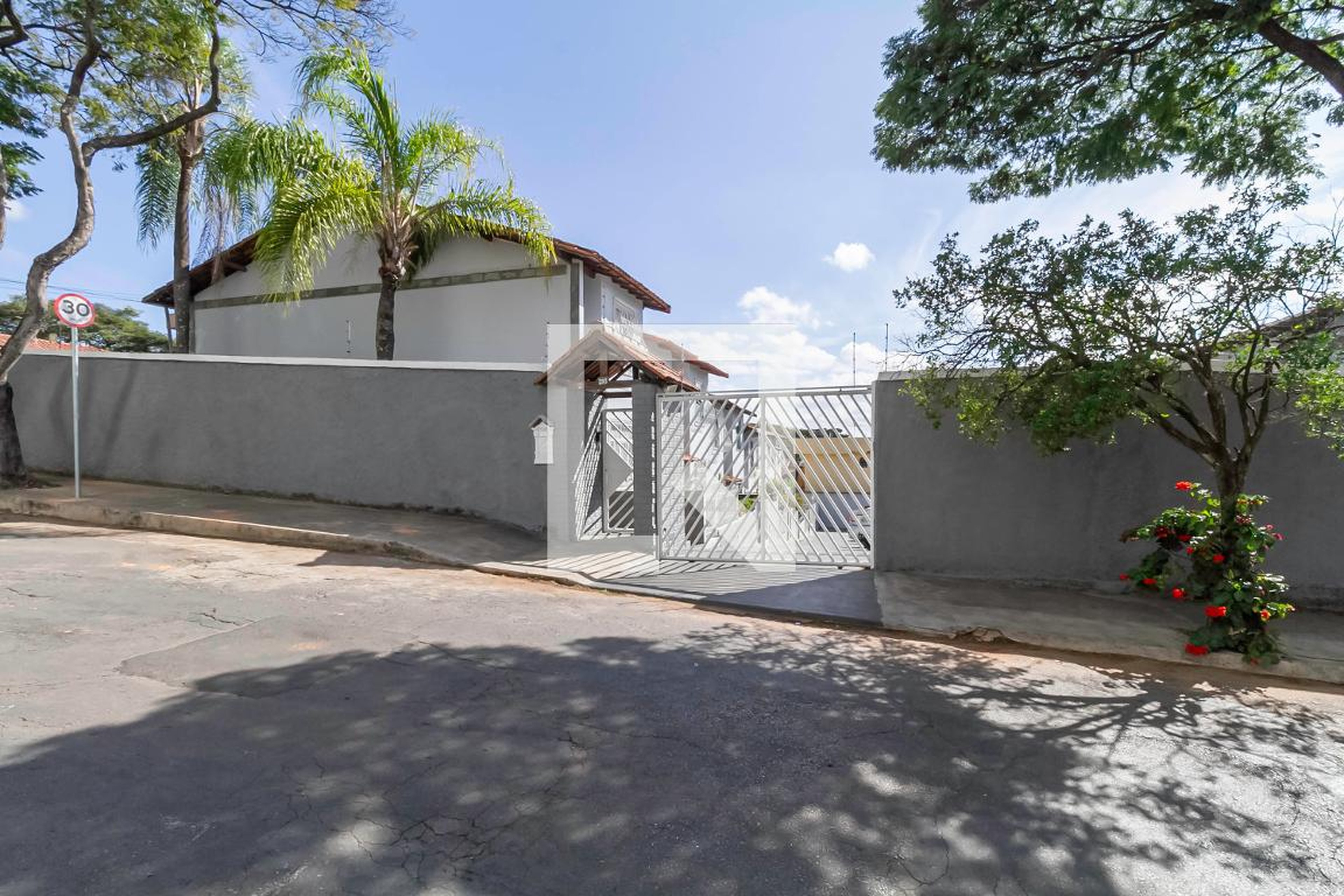 Fachada Condomínio em Rua Olga Dias de Castro, 293