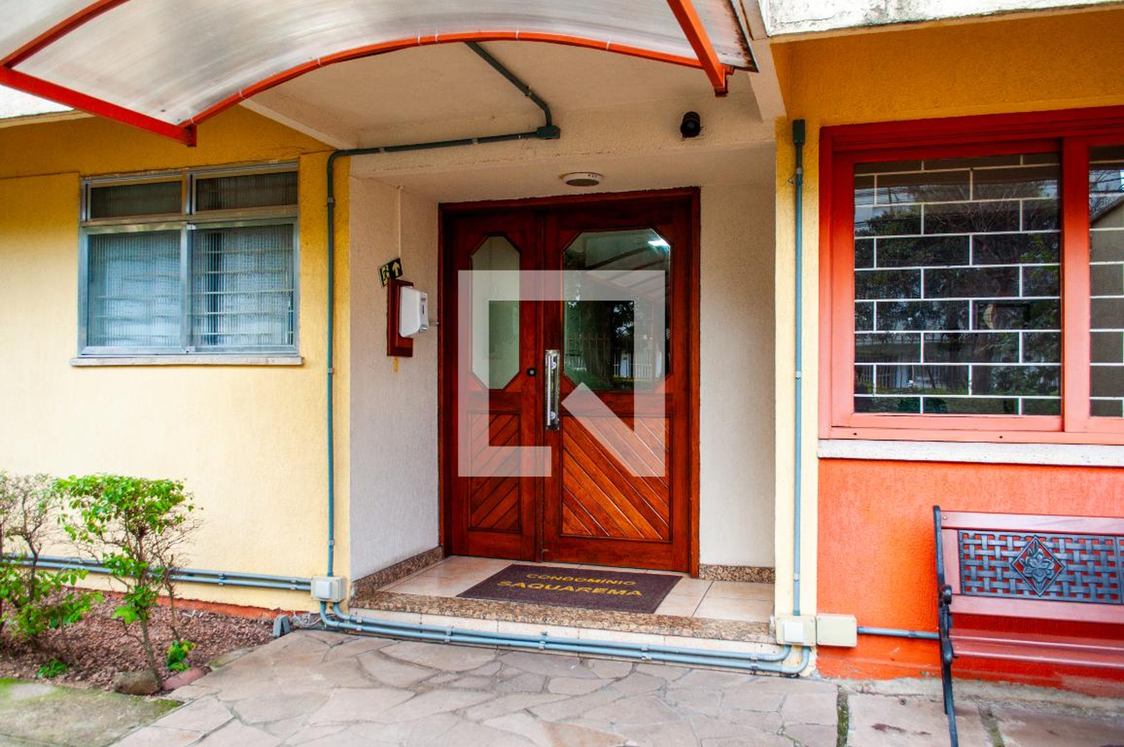 Entrada do prédio - null