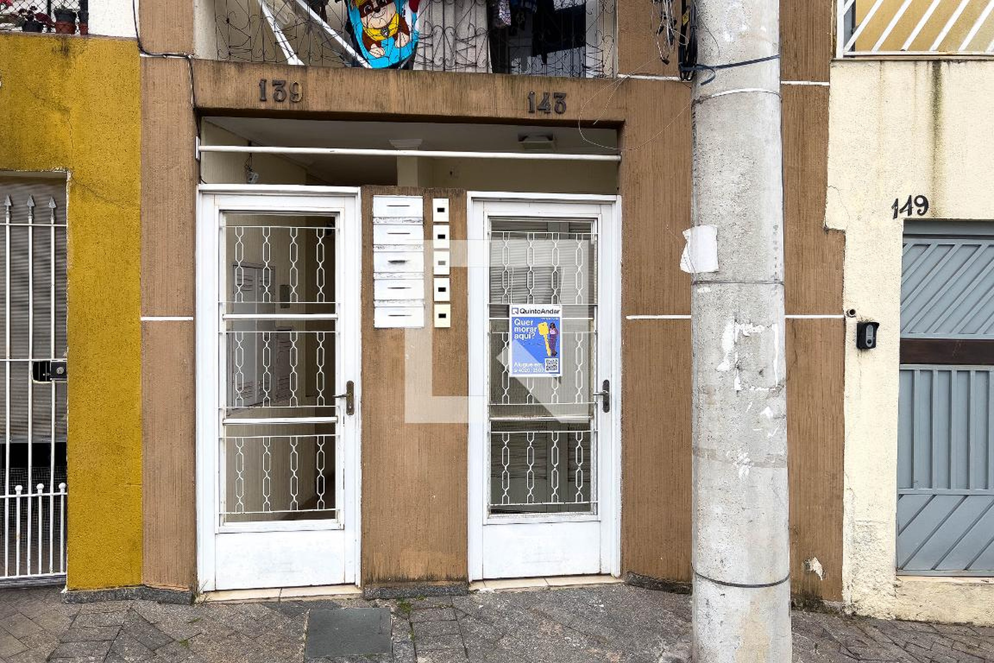 Fachada Condomínio em Rua Monteiro, 137