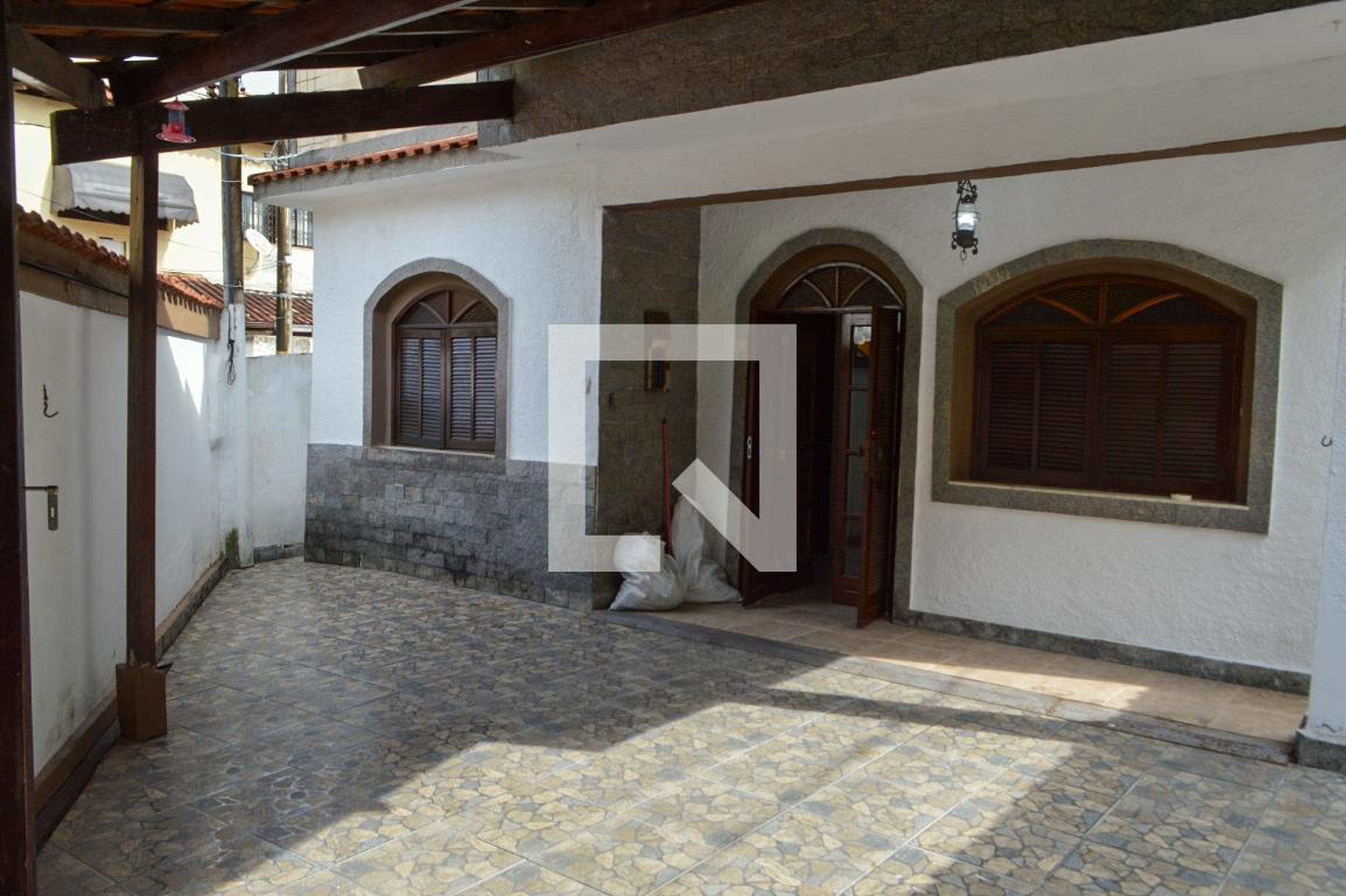 Entrada - Em Rua Retiro dos Artistas 651