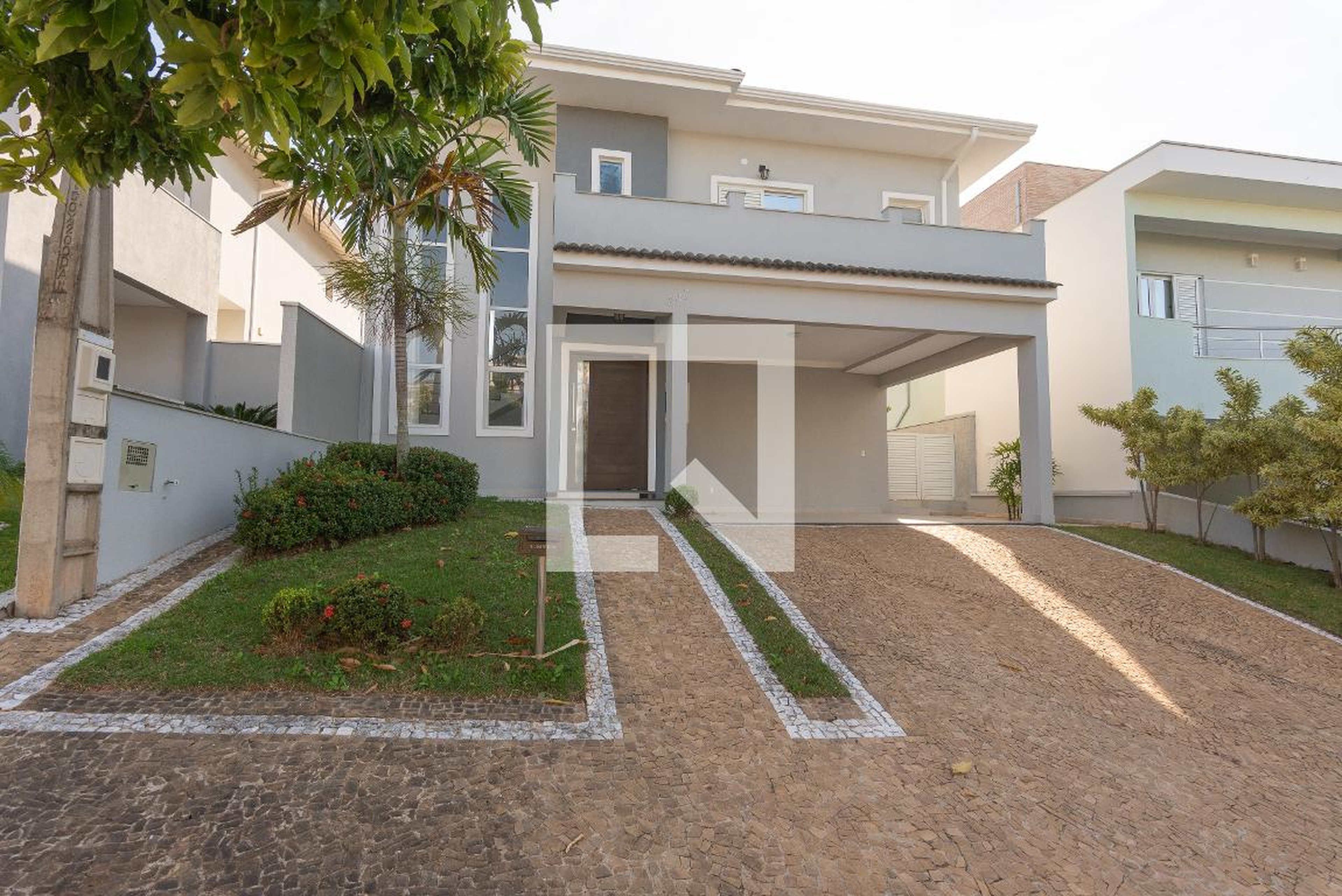 Fachada Condomínio em Rua General Romildo Canhim, 237