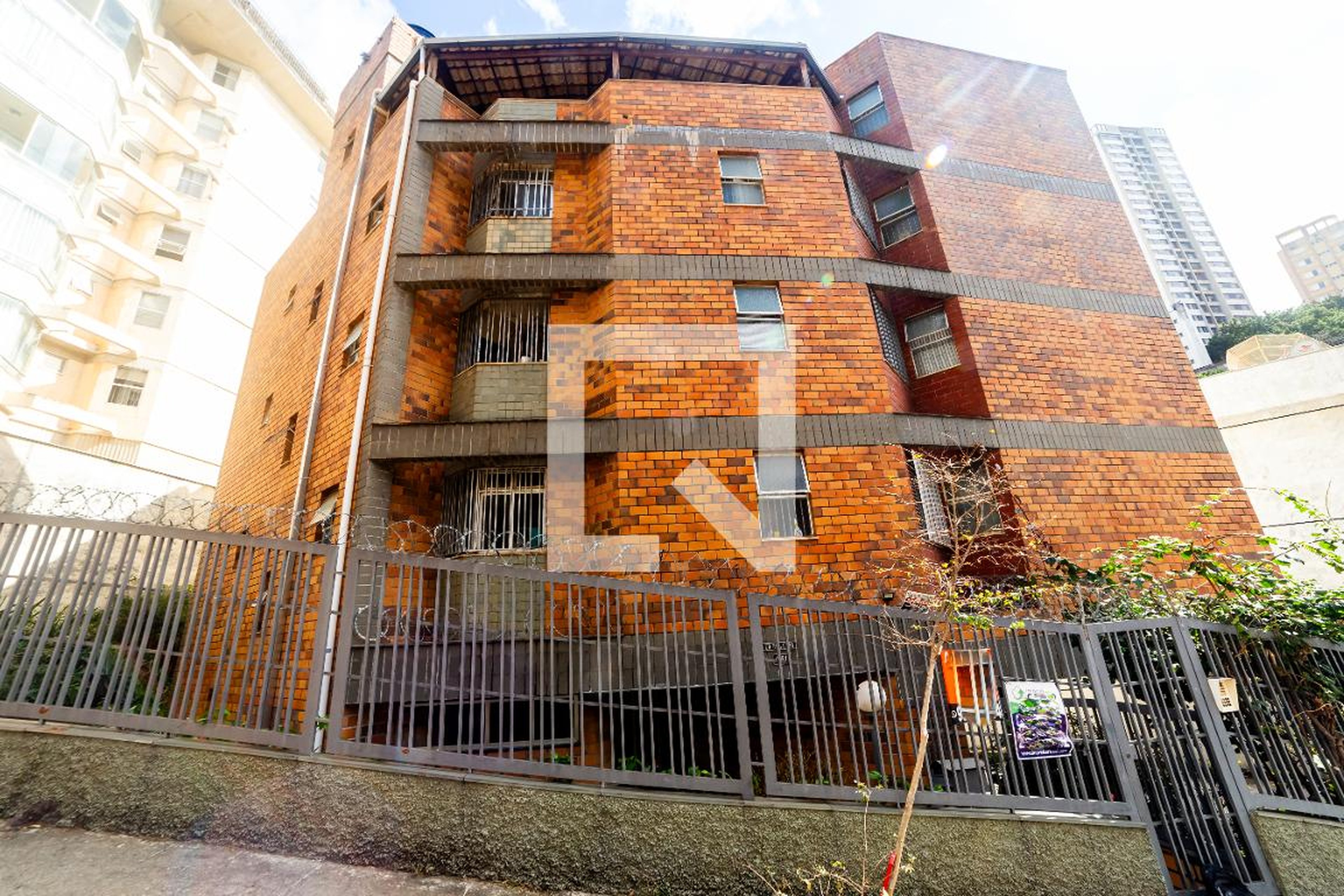 Fachada Condomínio em Rua Copérnico Pinto Coelho, 441