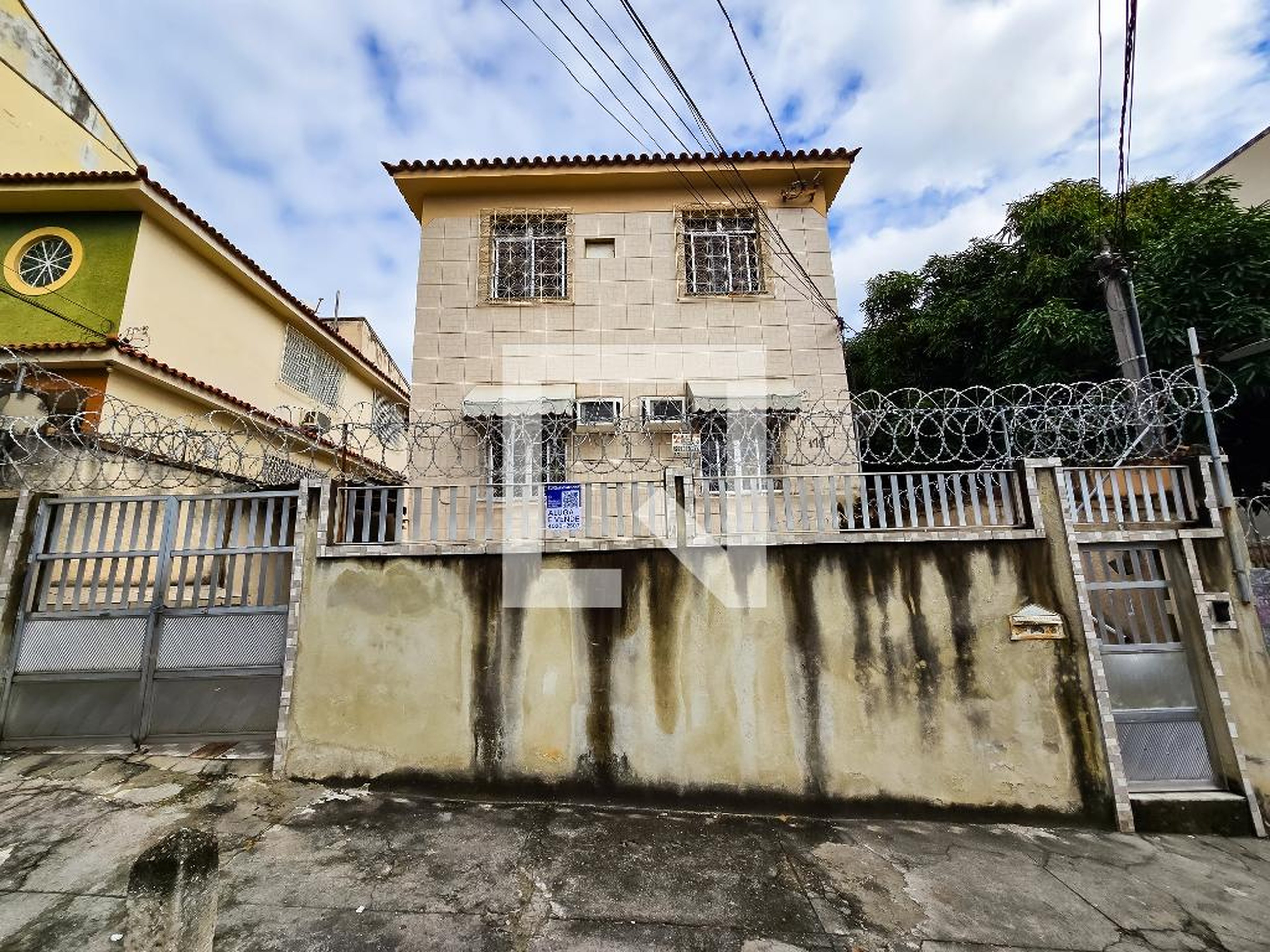 Fachada Condomínio em Rua Estevão Silva, 175