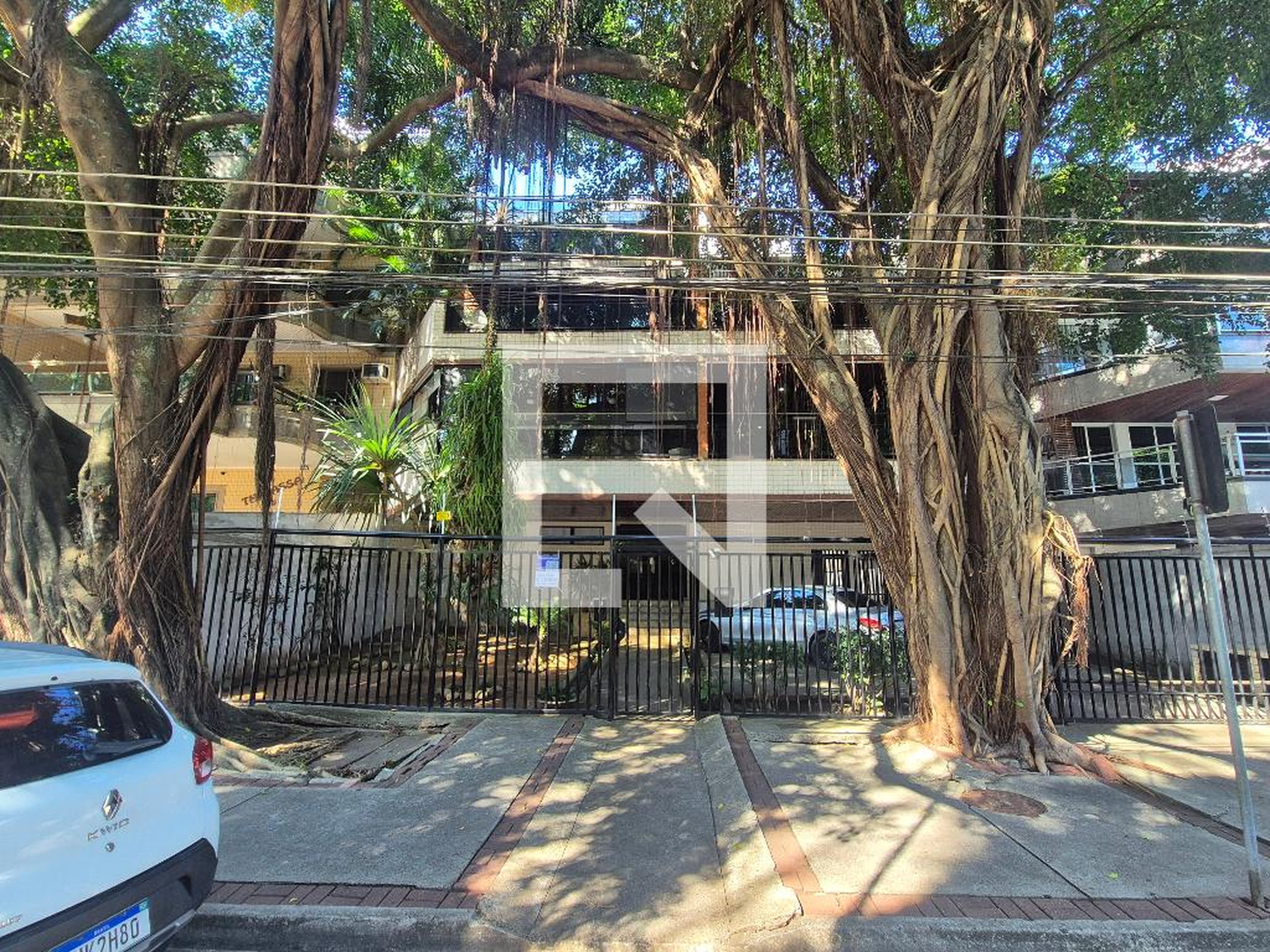 Fachada do Prédio Condomínio em Rua Professor Motta Maia, 97