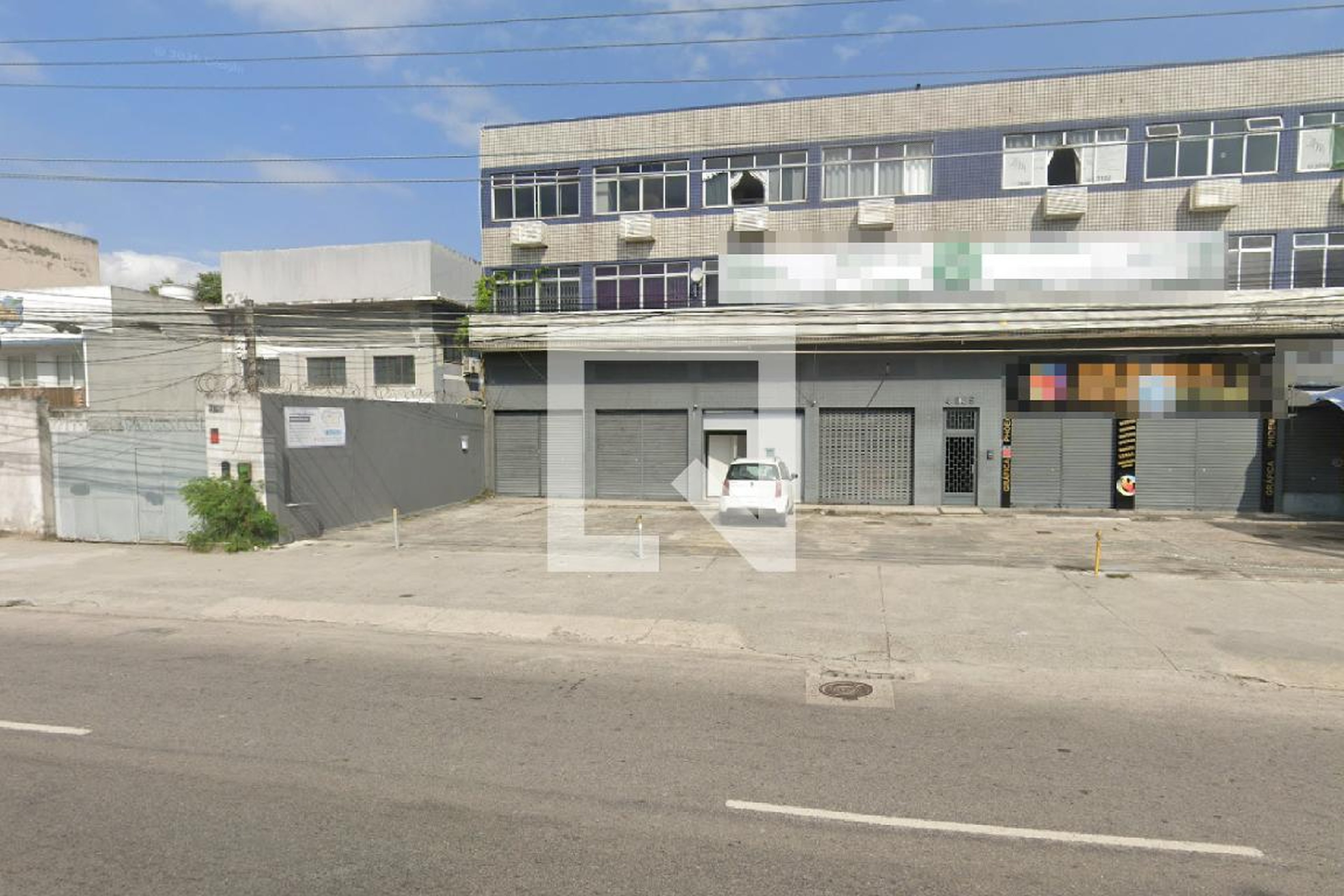 Fachada Condomínio em Estrada dos Bandeirantes, 4885