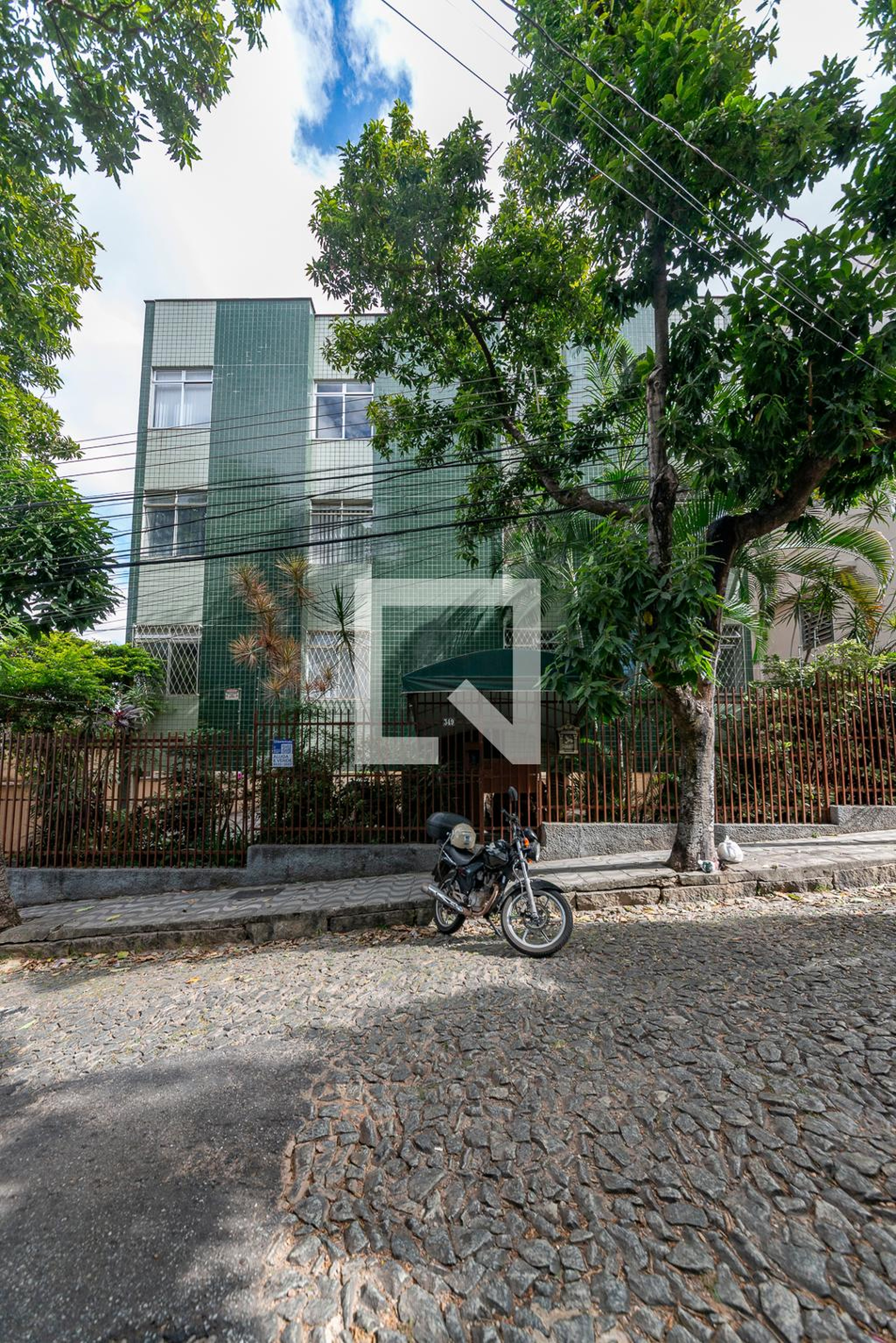 Fachada Condomínio em Rua Costa Sena, 349